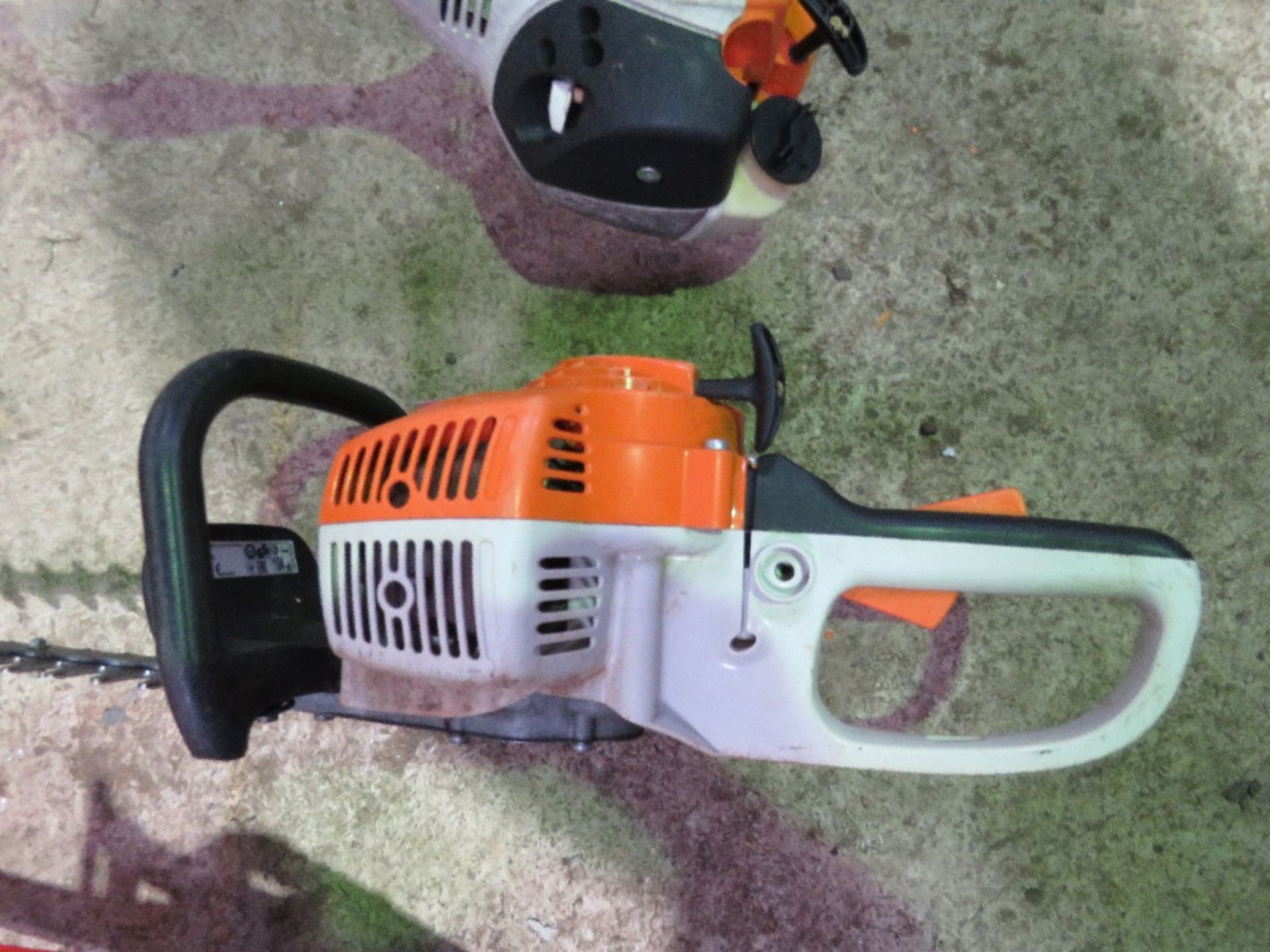 STIHL HS45 PETROL HEDGE CUTTER. THIS LOT IS SOLD UNDER THE AUCTIONEERS MARGIN SCHEME, THEREFORE N - Image 3 of 3