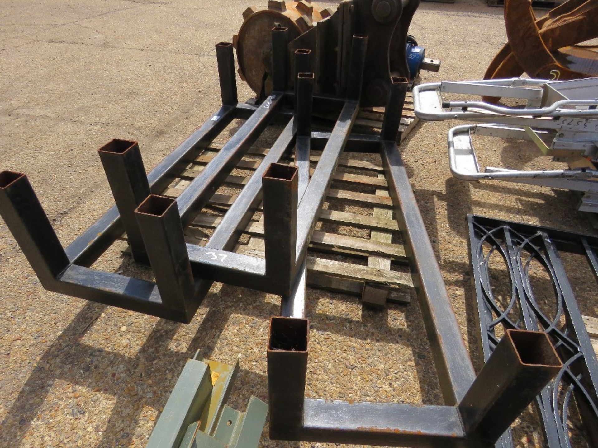 3 X HEAVY DUTY STEEL STANDS/FRAMES WIDTH 56CM, HEIGHT 45CM, LENGTH 160CM APPROX. THIS LOT IS SOLD - Image 4 of 4