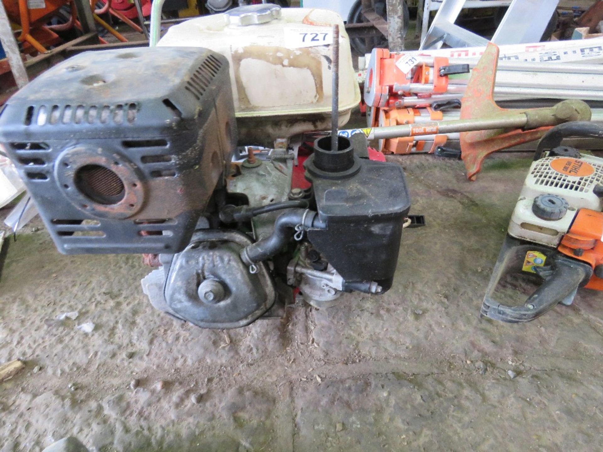 LARGE SIZED HONDA TYPE ENGINE. THIS LOT IS SOLD UNDER THE AUCTIONEERS MARGIN SCHEME, THEREFORE NO - Image 2 of 4