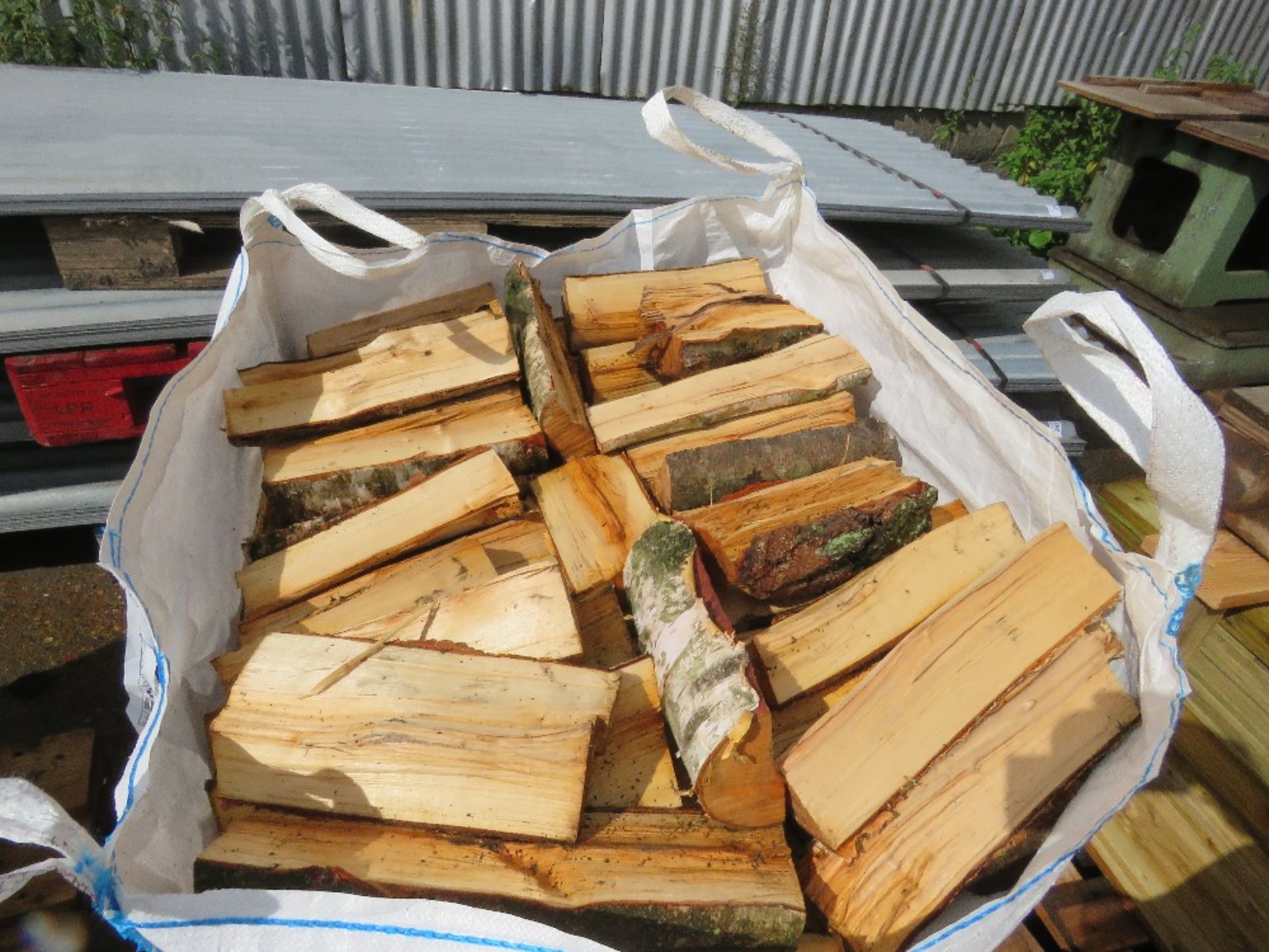 2 X BULK BAGS OF FIREWOOD LOGS, MAINLY SILVER BIRCH. THIS LOT IS SOLD UNDER THE AUCTIONEERS MARGI - Image 4 of 4