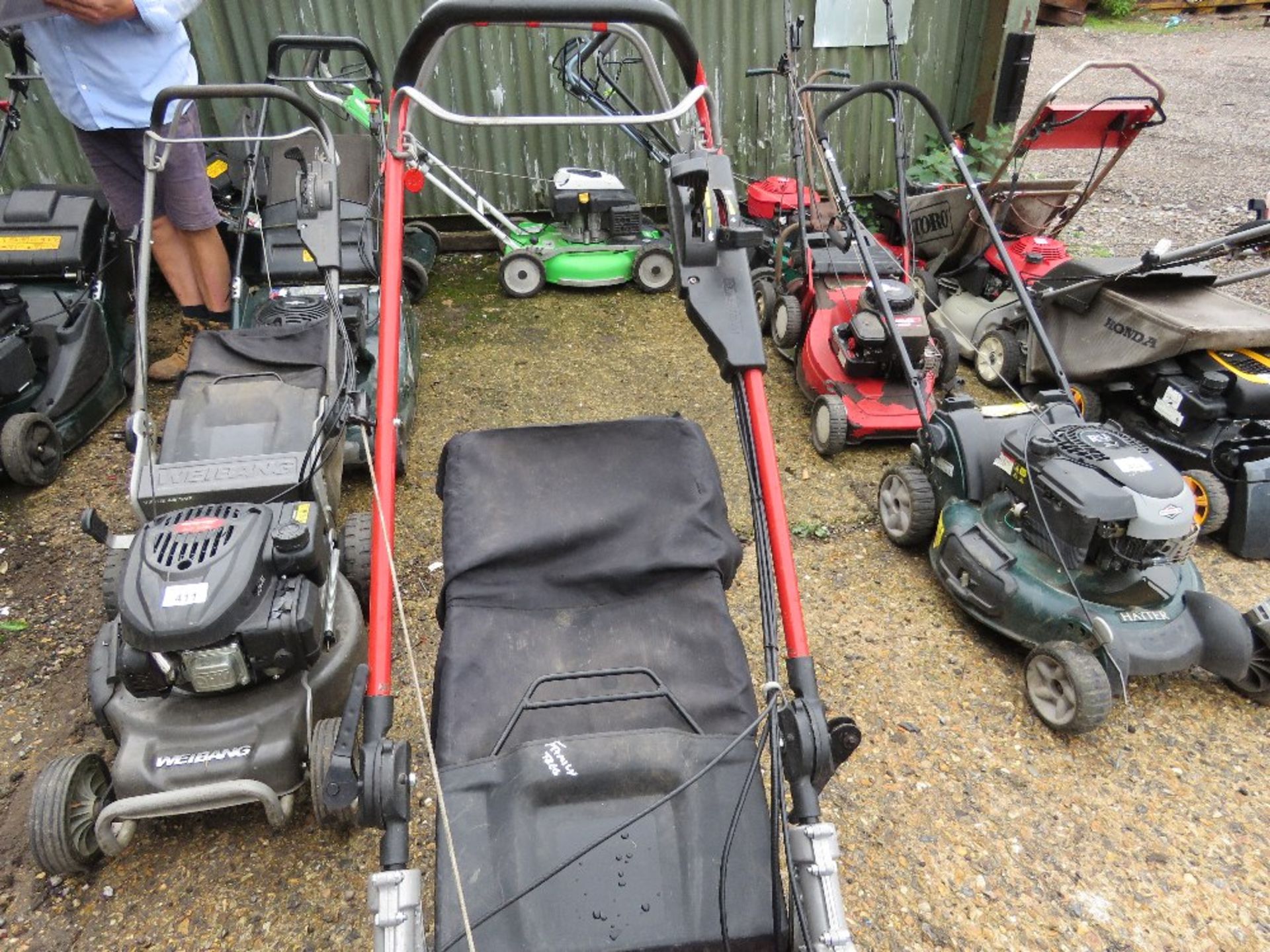 WEIBANG LEGACY 48V ROLLER MOWER WITH COLLECTOR. DIRECT FROM LOCAL LANDSCAPE COMPANY WHO ARE CLOSING - Image 3 of 3