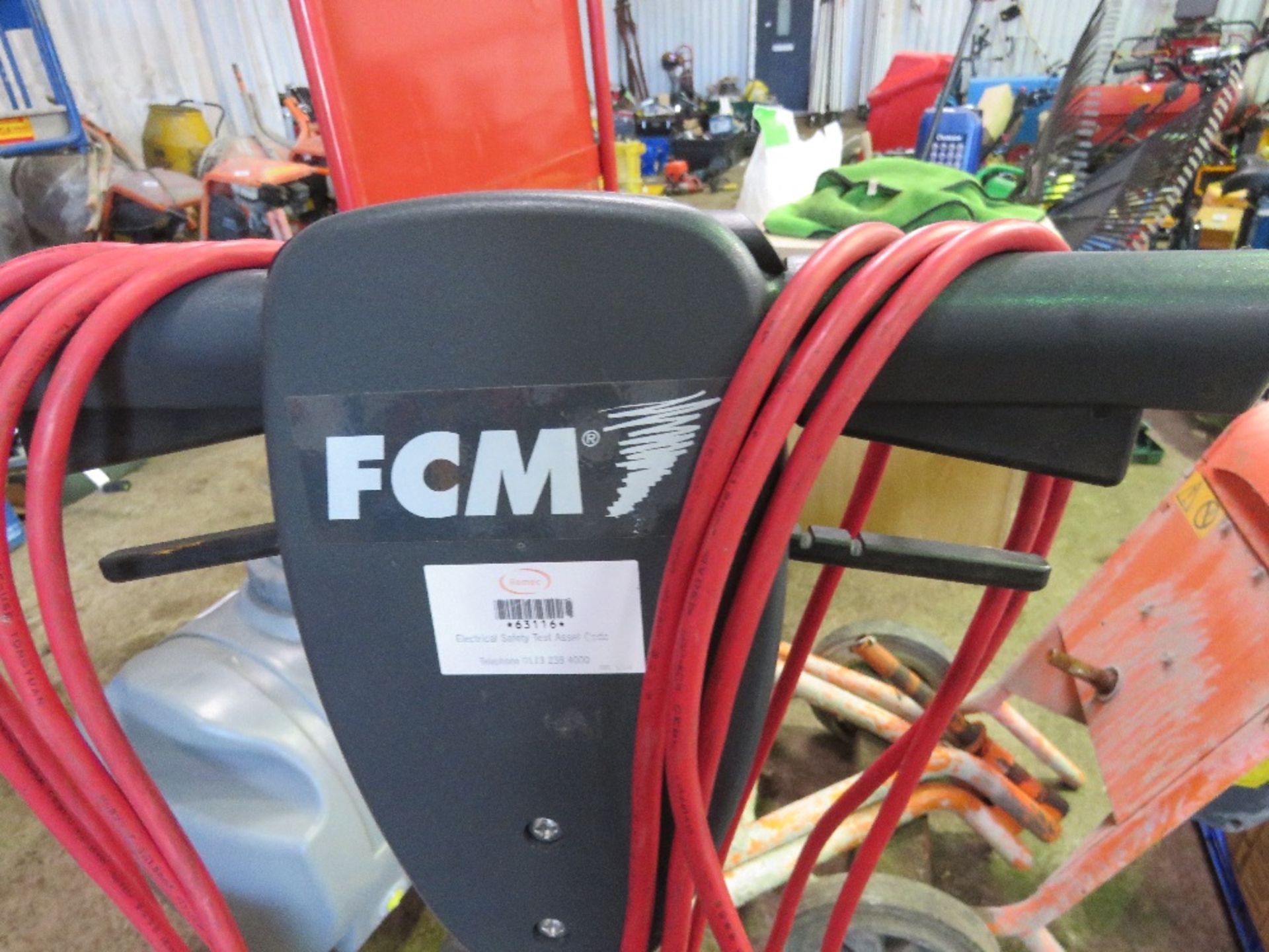 FCM200 FLOOR SCRUBBER UNIT WITH HEADS, 240VOLT POWERED. THIS LOT IS SOLD UNDER THE AUCTIONEERS MA - Image 4 of 6