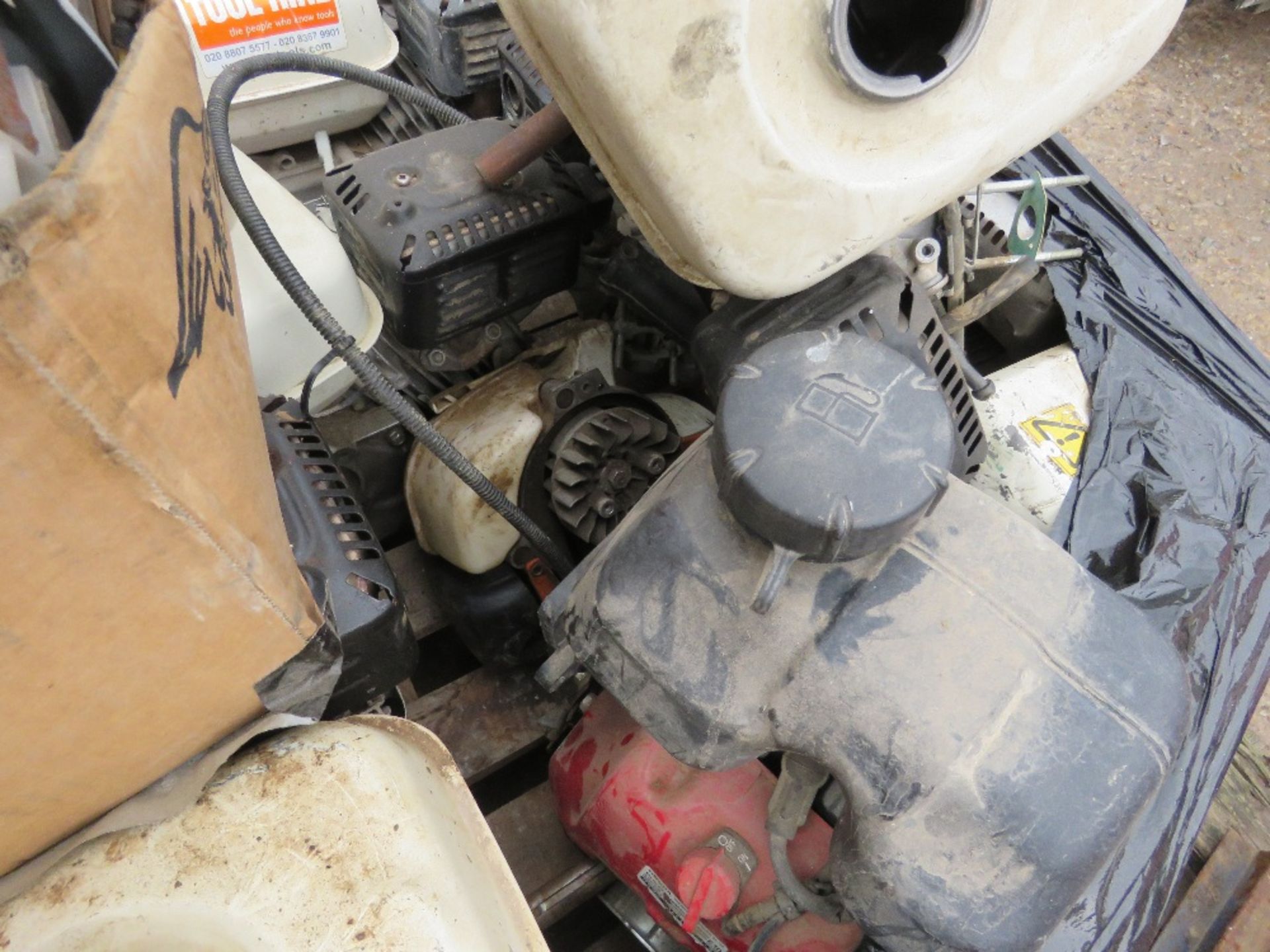 PALLET OF HONDA TYPE ENGINES. THIS LOT IS SOLD UNDER THE AUCTIONEERS MARGIN SCHEME, THEREFORE NO - Image 5 of 8
