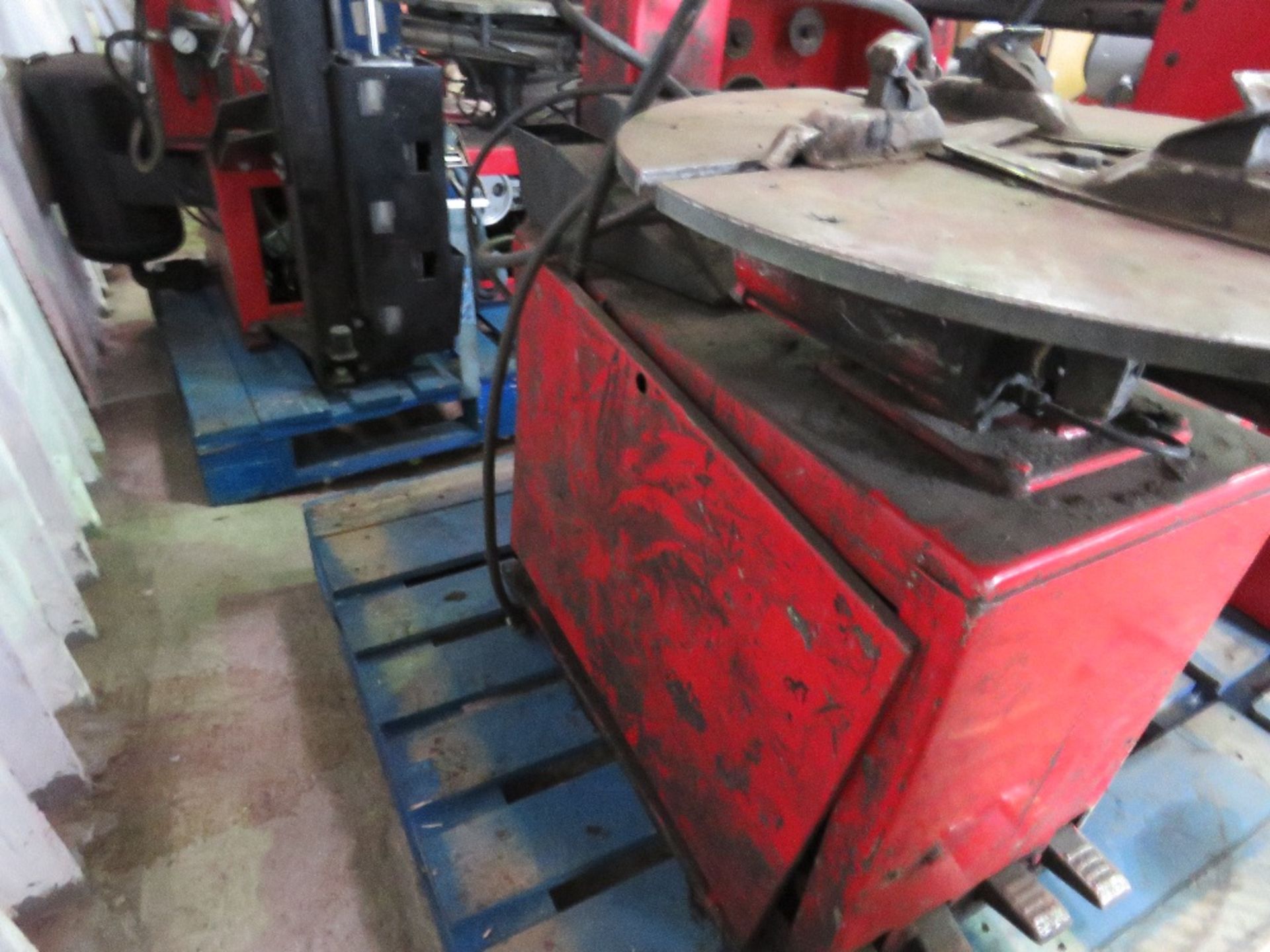 TYRE REMOVING MACHINE, 240VOLT POWERED. WORKING WHEN REMOVED FROM GARAGE LIQUIDATION. THIS LOT IS - Image 5 of 8