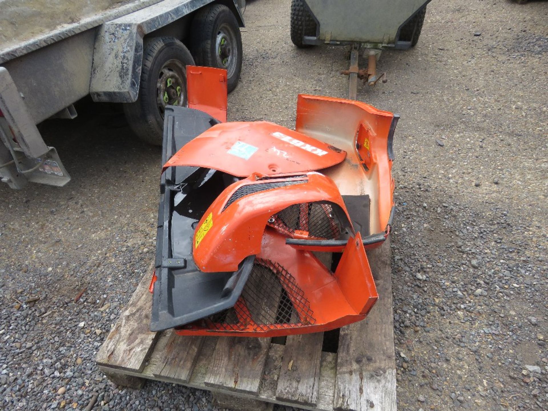 KUBOTA KX61-3 BODY PANELS. - Image 4 of 4