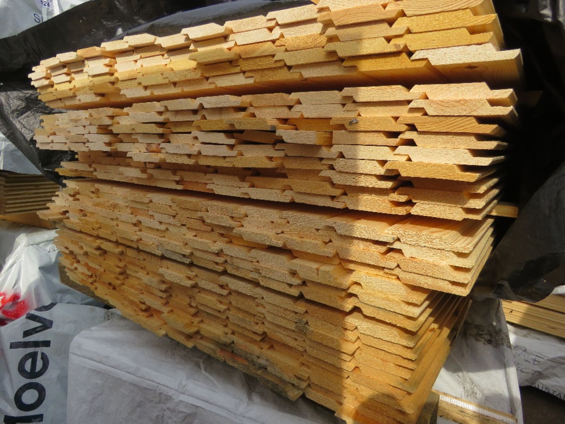 SMALL PACK OF UNTREATED SHIPLAP TIMBER: 1.73M LENGTH X 100MM WIDTH APPROX.