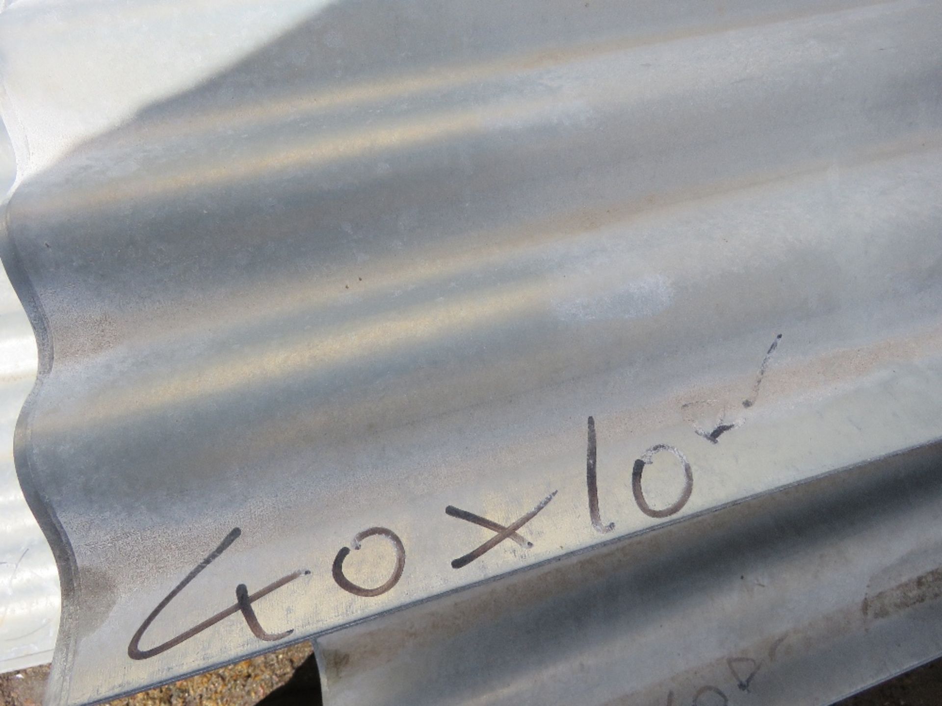 PACK OF 40NO 10FT CORRUGATED GALVANISED ROOFING SHEETS, EXTRA WIDE AT 1.14M WIDTH APPROX. - Image 4 of 4