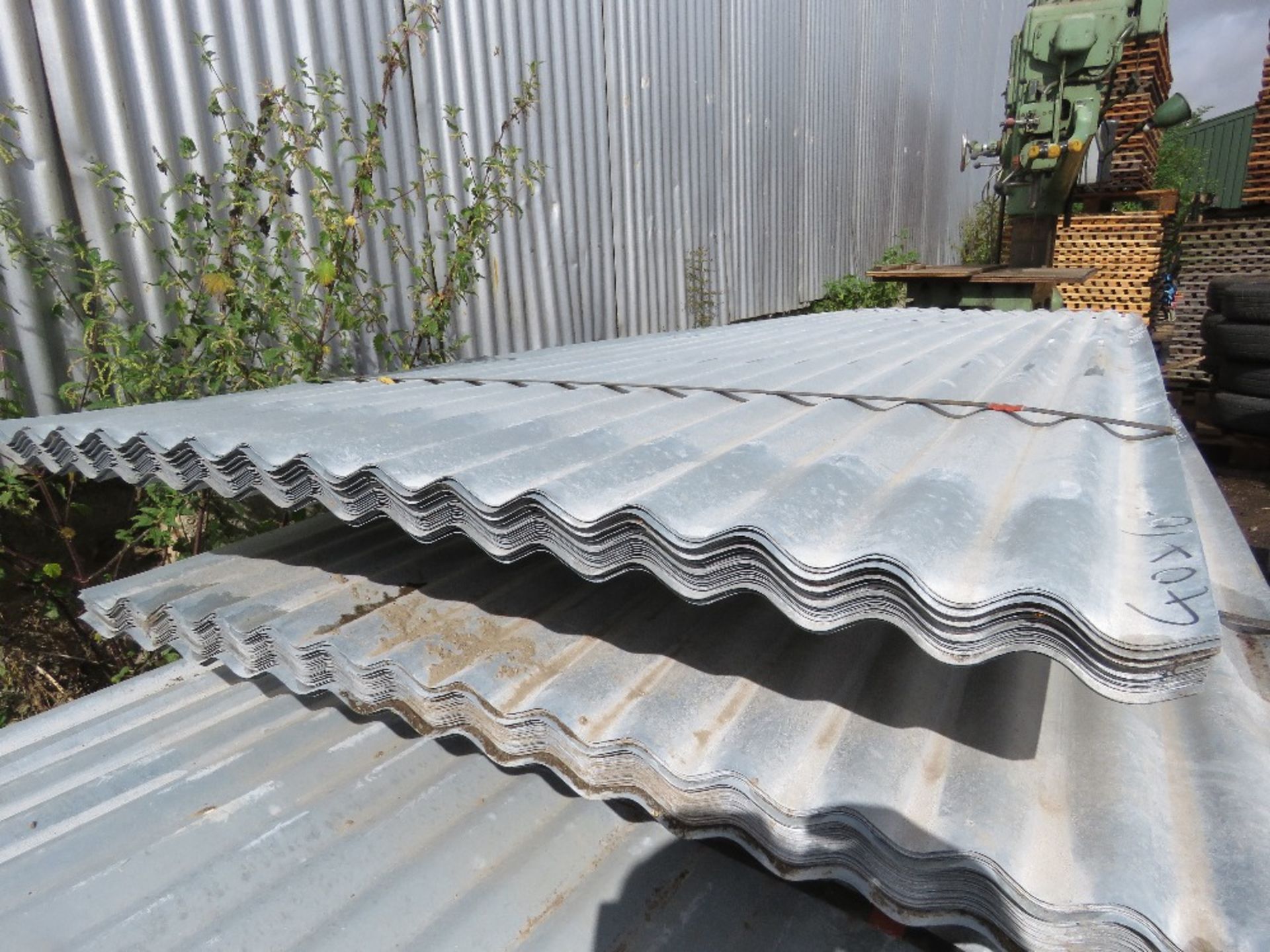 PACK OF 40NO 10FT CORRUGATED GALVANISED ROOFING SHEETS, EXTRA WIDE AT 1.14M WIDTH APPROX. - Image 2 of 4