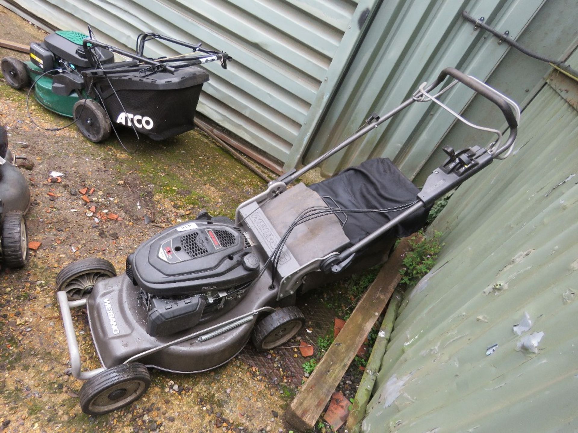 WEIBANG PROFESSIONAL LAWNMOWER WITH COLLECTOR. DIRECT FROM LOCAL LANDSCAPE COMPANY WHO ARE CLOSING A - Image 2 of 3