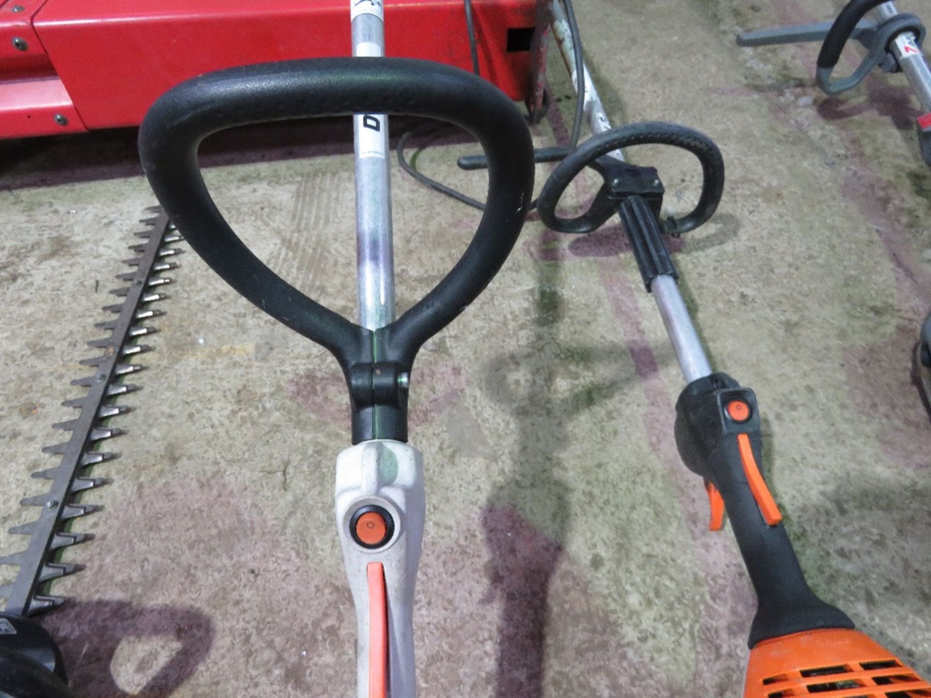 STIHL FS40 PETROL STRIMMER. THIS LOT IS SOLD UNDER THE AUCTIONEERS MARGIN SCHEME, THEREFORE NO VA - Image 2 of 3