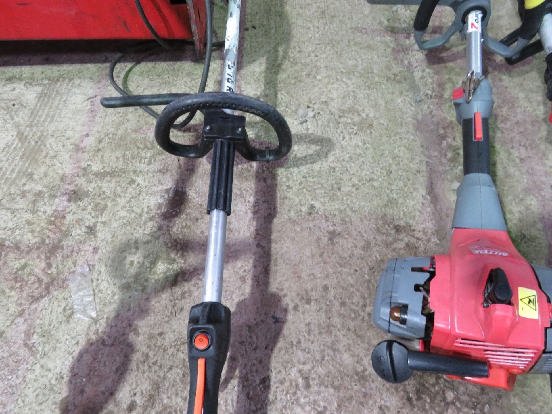 STIHL FS56RC PETROL STRIMMER. THIS LOT IS SOLD UNDER THE AUCTIONEERS MARGIN SCHEME, THEREFORE NO - Image 3 of 4