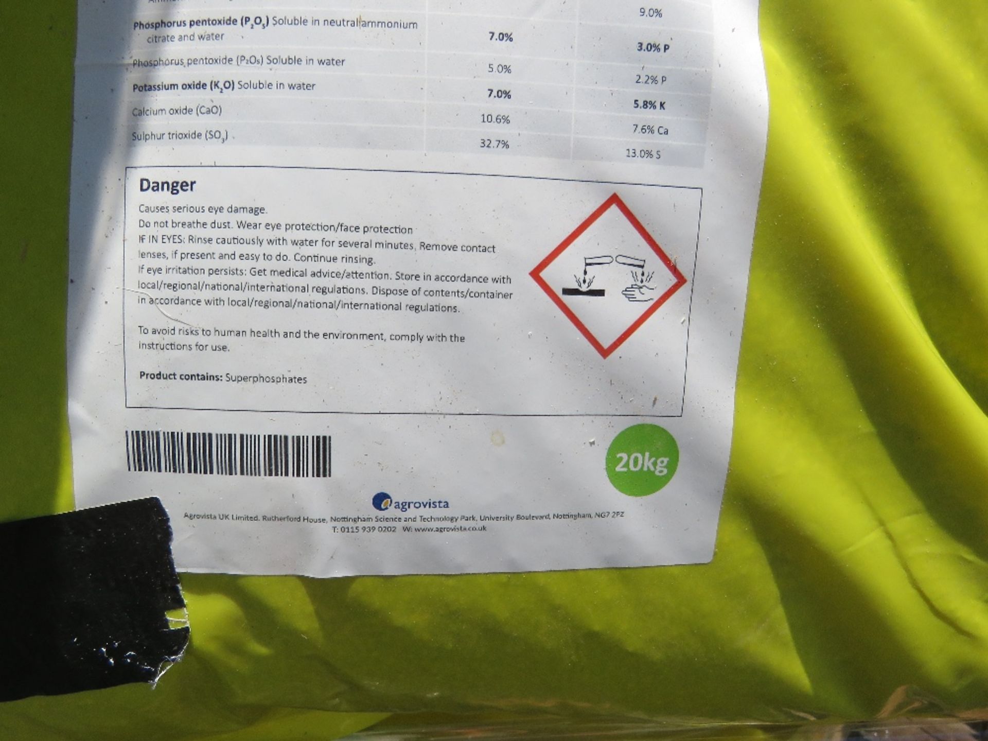 PALLET CONTAINING APPROXIMATELY 18NO BAGS OF 9.7.7 FERTILISER, YELLOW BAGS. DIRECT FROM LOCAL LANDSC - Image 5 of 6