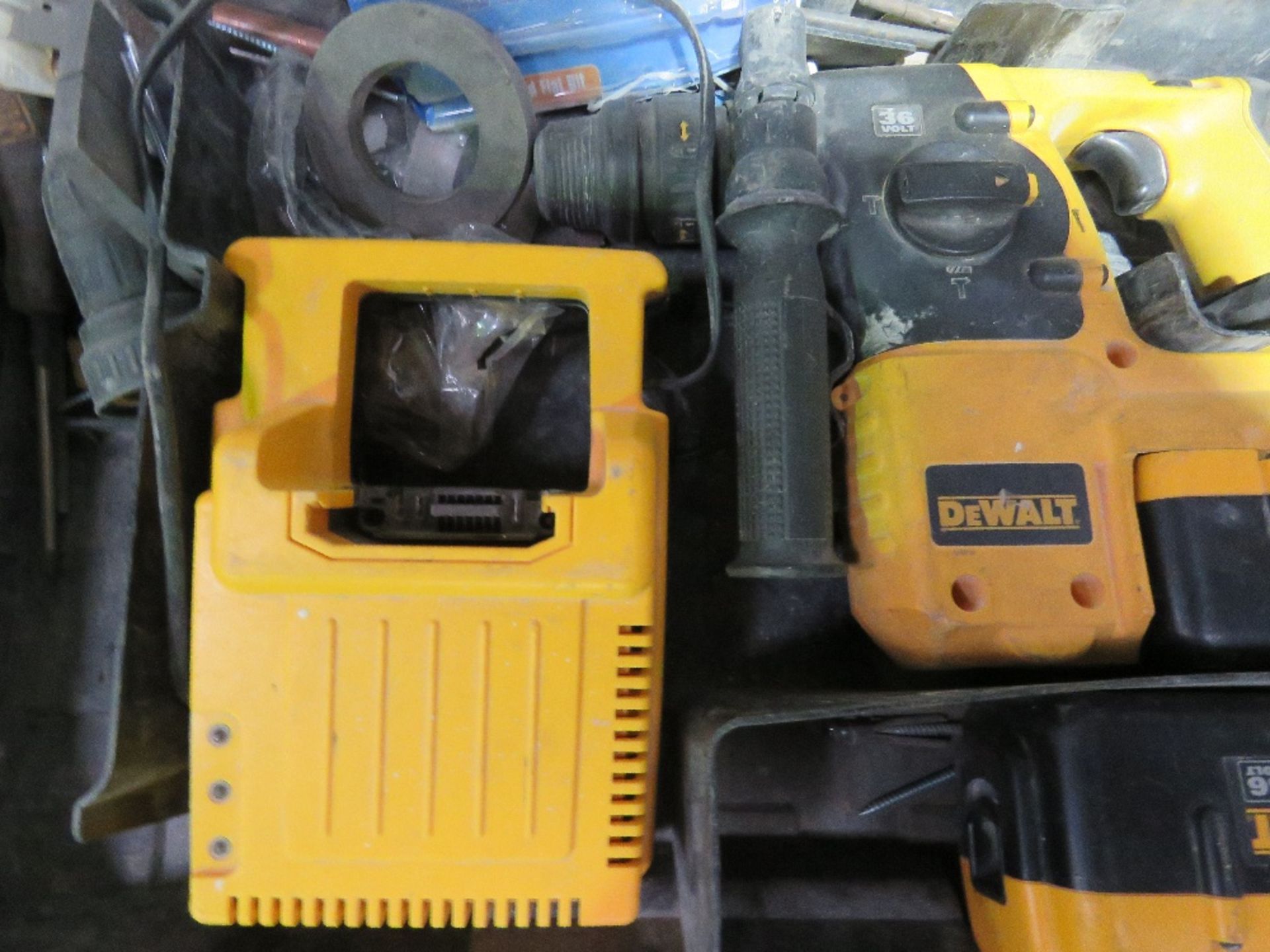 DEWALT HEAVY DUTY BATTERY DRILL SET. THIS LOT IS SOLD UNDER THE AUCTIONEERS MARGIN SCHEME, THEREF - Image 3 of 5