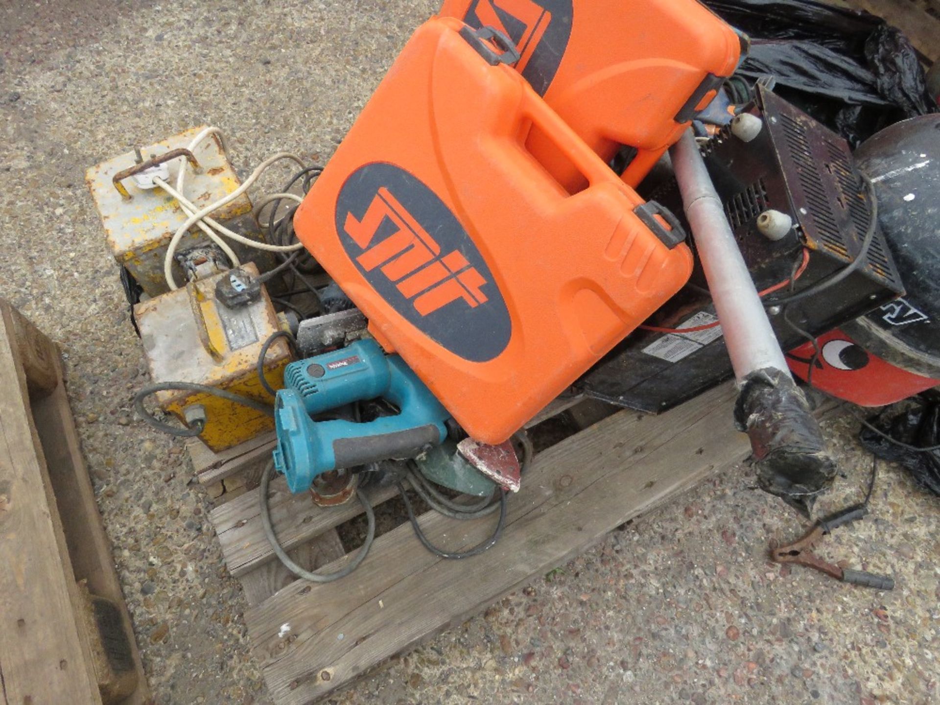 PALLET OF SUNDRY ITEMS, TOOLS ETC. THIS LOT IS SOLD UNDER THE AUCTIONEERS MARGIN SCHEME, THEREFOR - Image 4 of 6