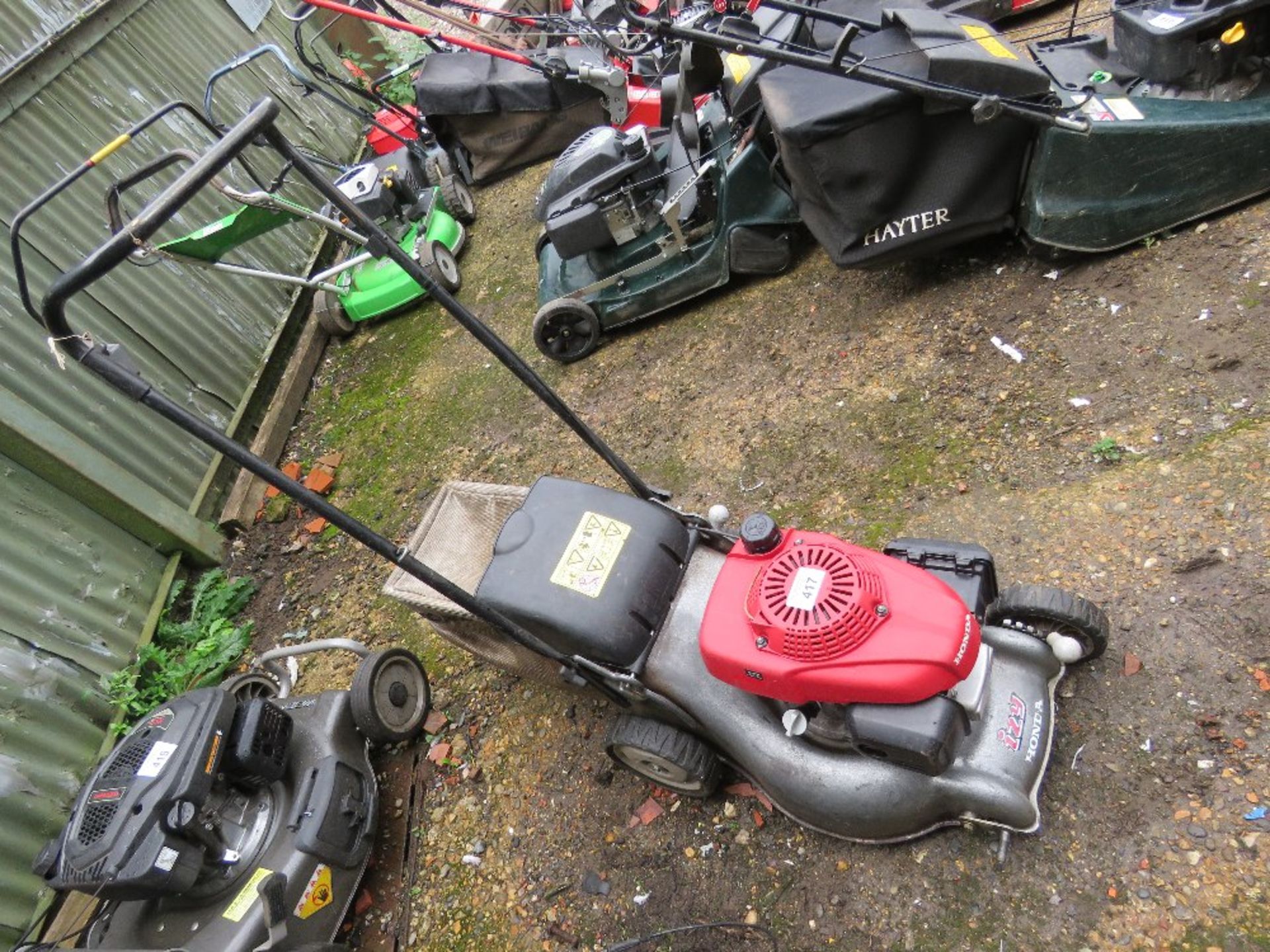 HONDA IZZY LAWNMOWER WITH COLLECTOR, WHEEL MISSING. DIRECT FROM LOCAL LANDSCAPE COMPANY WHO ARE CLOS - Image 2 of 3
