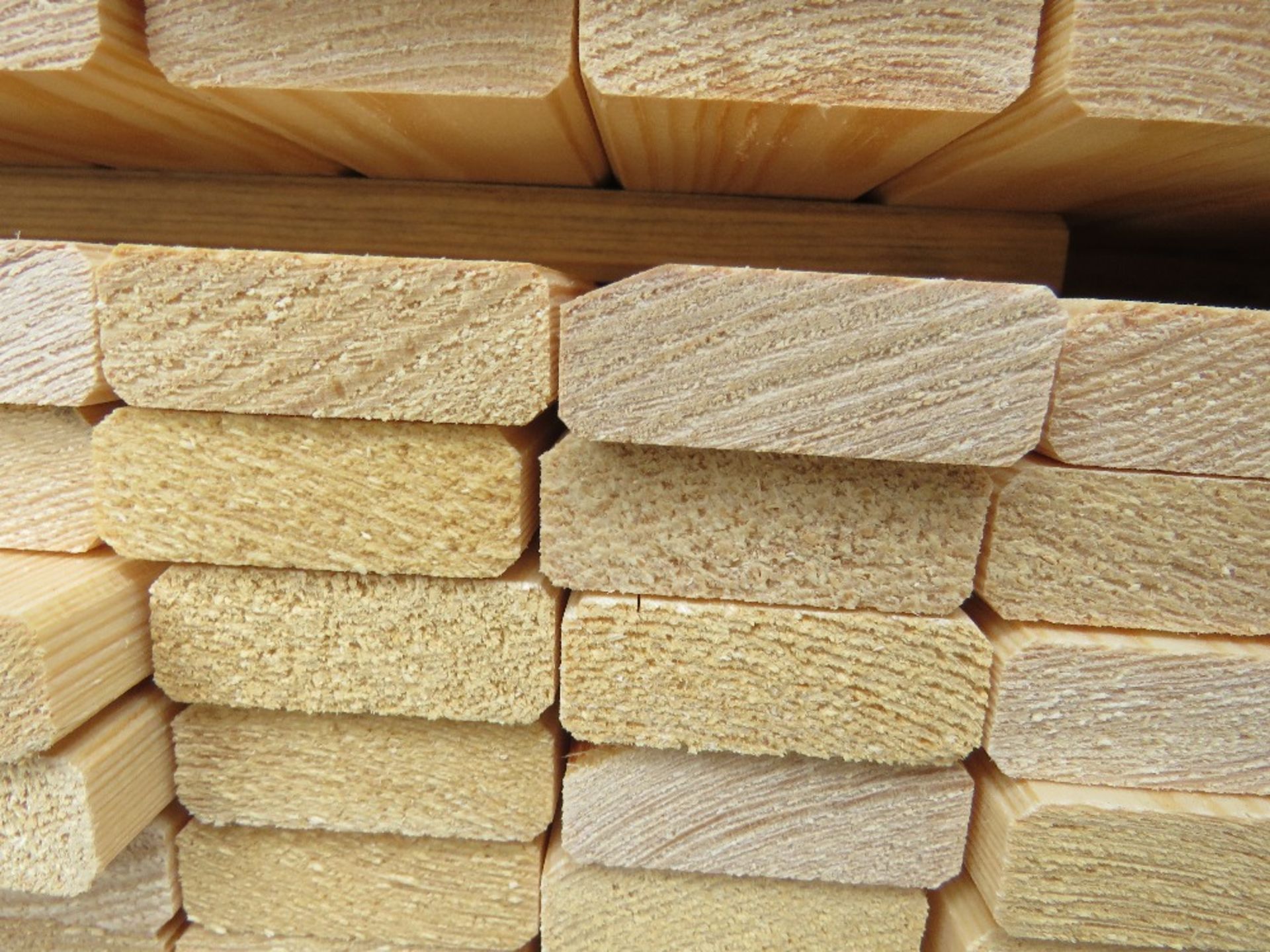 LARGE PACK OF UNTREATED VENETIAN PALE TIMBER CLADDING SLATS: 1.73M LENGTH X 45MM X 16MM APPROX. - Image 4 of 4