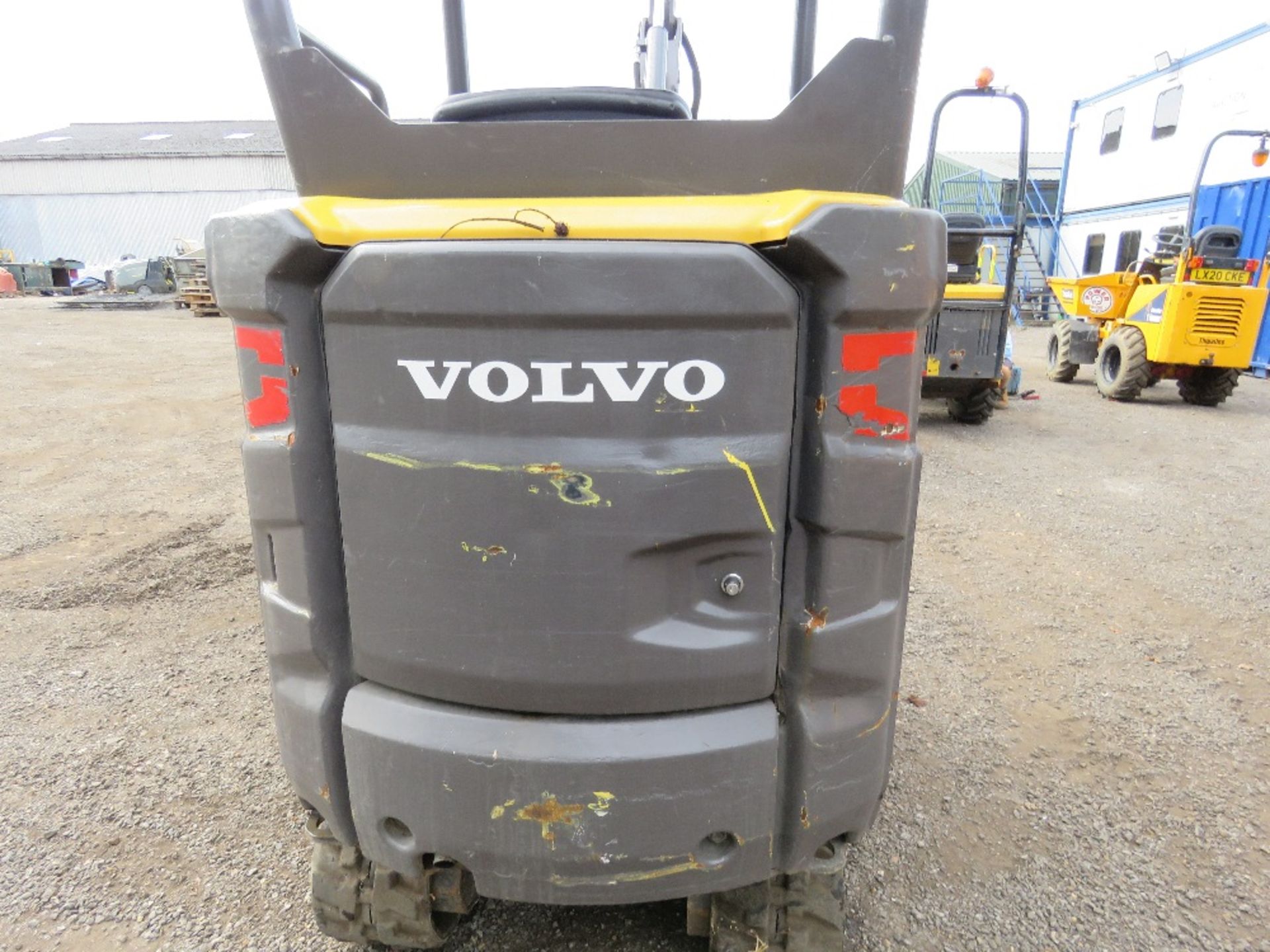 VOLVO EC15E RUBBER TRACKED EXCAVATOR, YEAR 2019. 1717 REC HOURS. WITH 4 BUCKETS PLUS A HOOK/CLAW. SN - Image 2 of 13