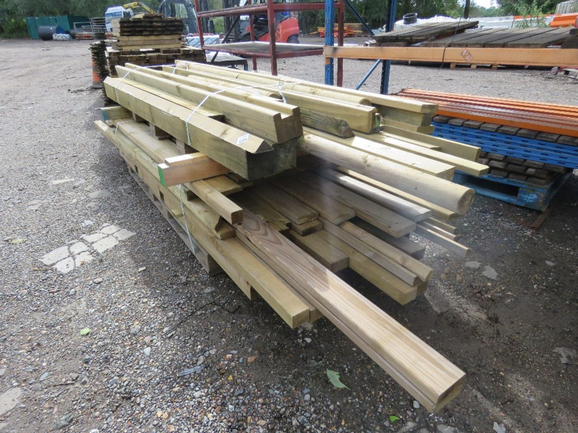 ASSORTED FENCING TIMBERS AND POSTS 4FT-13FT APPROX.