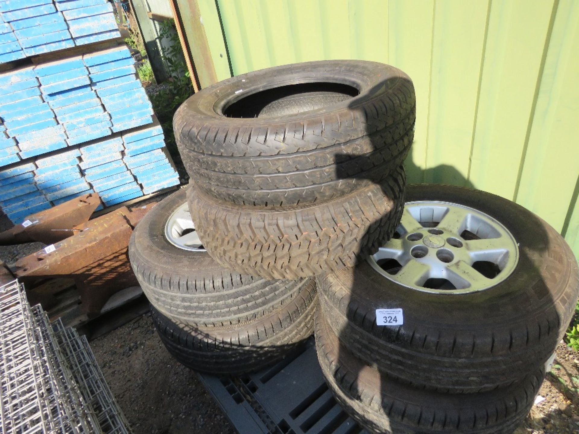 4 X LANDROVER 255-65R16 ALLOY WHEELS AND TYRES PLUS 2 OTHER 16" TYRES. THIS LOT IS SOLD UNDER THE