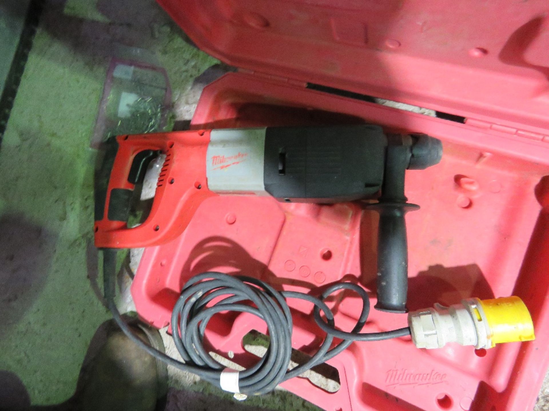 2NO MILWAUKEE DRILLS. THIS LOT IS SOLD UNDER THE AUCTIONEERS MARGIN SCHEME, THEREFORE NO VAT WILL - Image 4 of 4