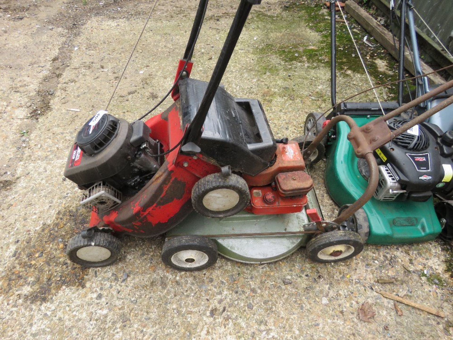 2 X PETROL ENGINED LAWNMOWERS. THIS LOT IS SOLD UNDER THE AUCTIONEERS MARGIN SCHEME, THEREFORE NO - Image 3 of 9
