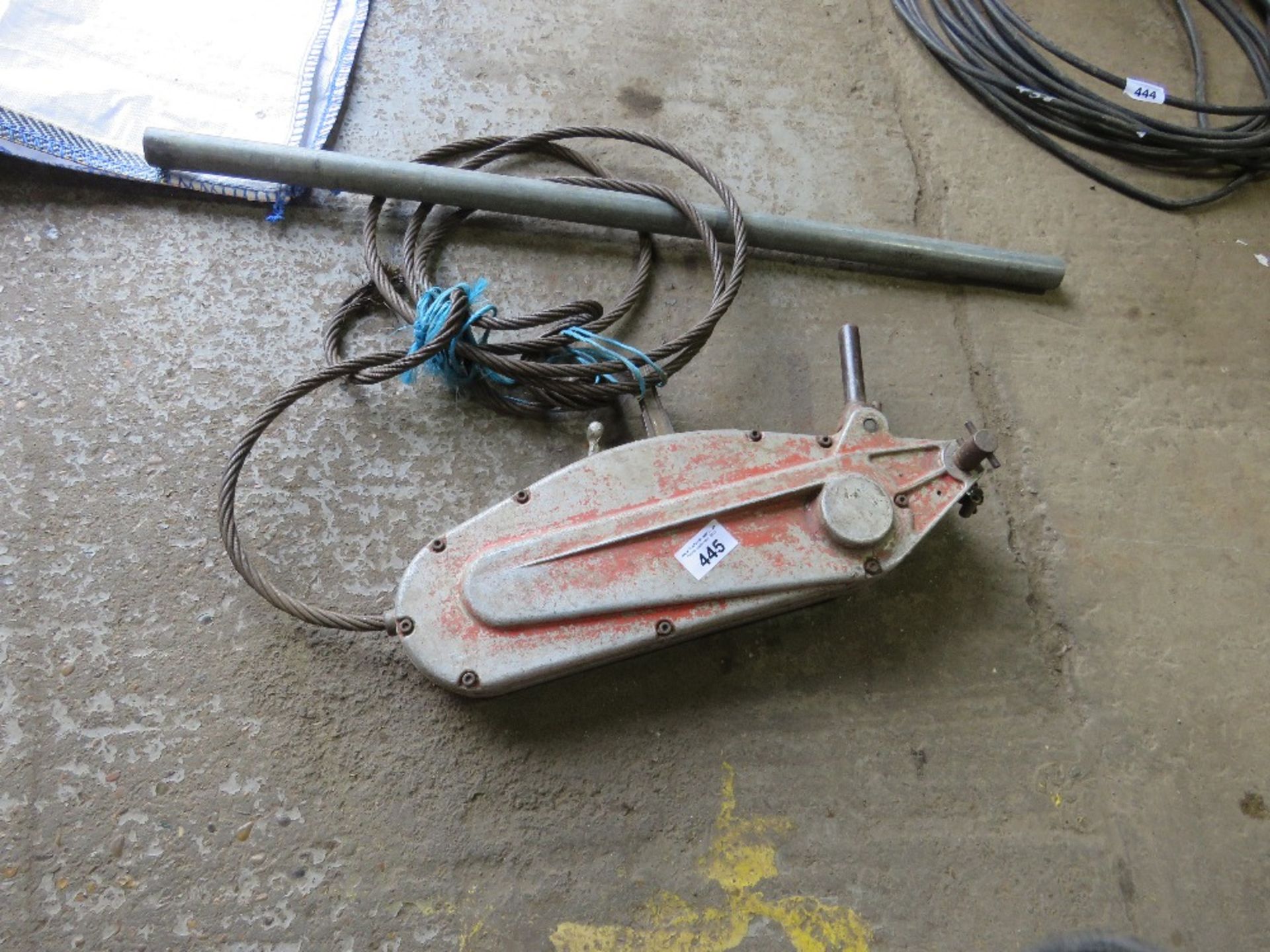 TIRFOR CABLE WINCH WITH CABLE AND HANDLE. THIS LOT IS SOLD UNDER THE AUCTIONEERS MARGIN SCHEME, T