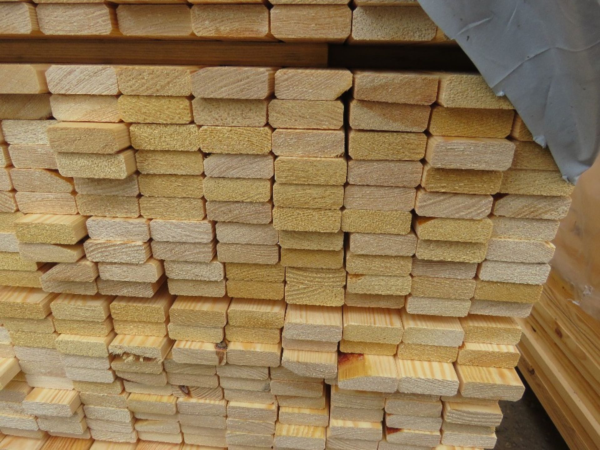 LARGE PACK OF UNTREATED VENETIAN PALE TIMBER CLADDING SLATS: 1.73M LENGTH X 45MM X 16MM APPROX. - Image 3 of 4