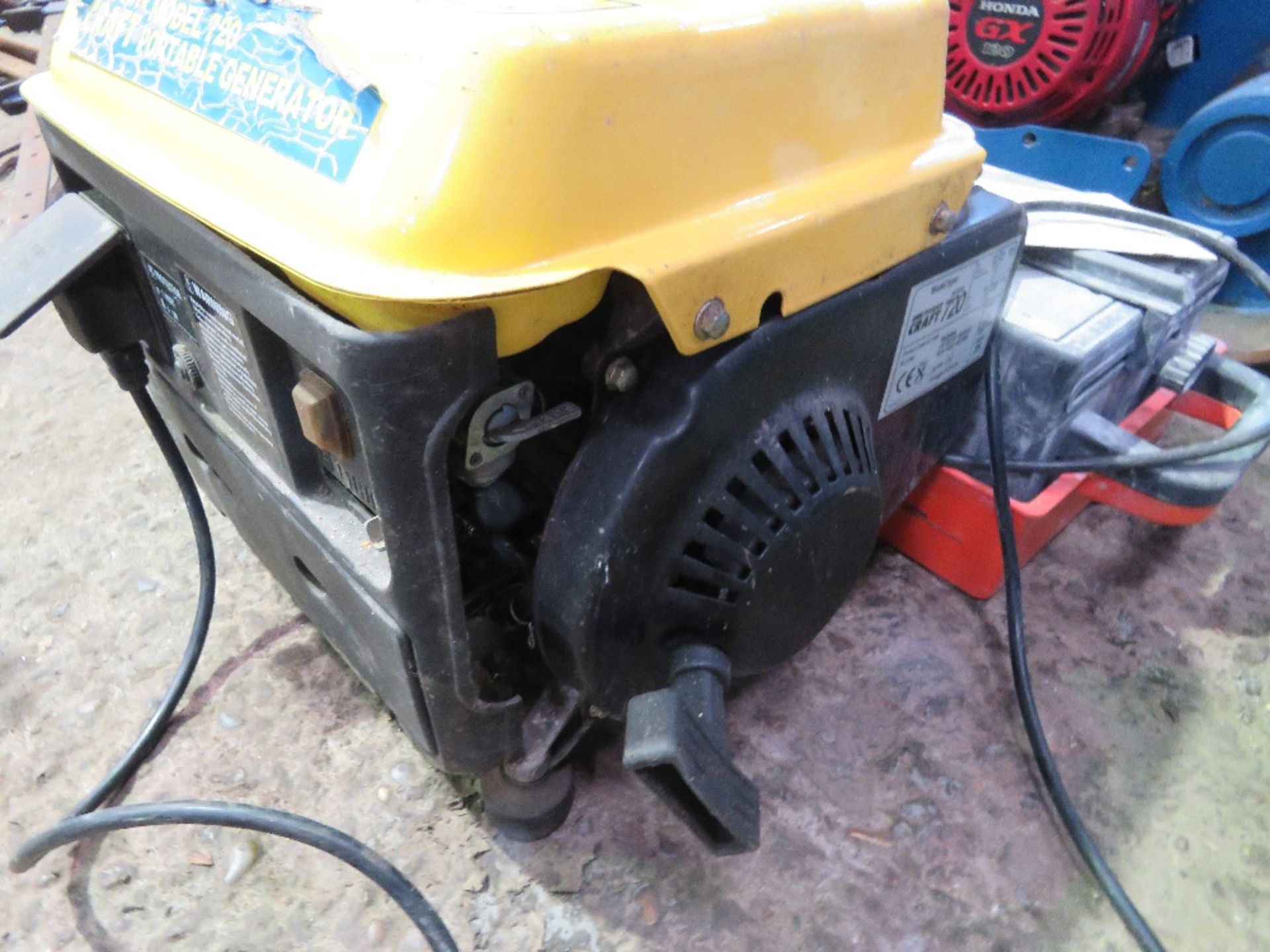 SMALL SIZED PORTABLE GENERATOR PLUS A TILE SAW. THIS LOT IS SOLD UNDER THE AUCTIONEERS MARGIN SCH - Image 3 of 6