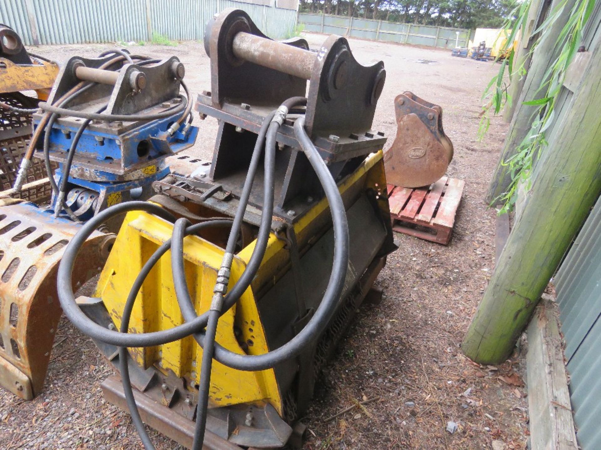 FEMAC EXCAVATOR MOUNTED HEAVY DUTY FLAIL HEAD ON 80MM PINS. UNTESTED, CONDITION UNKNOWN. - Image 3 of 8