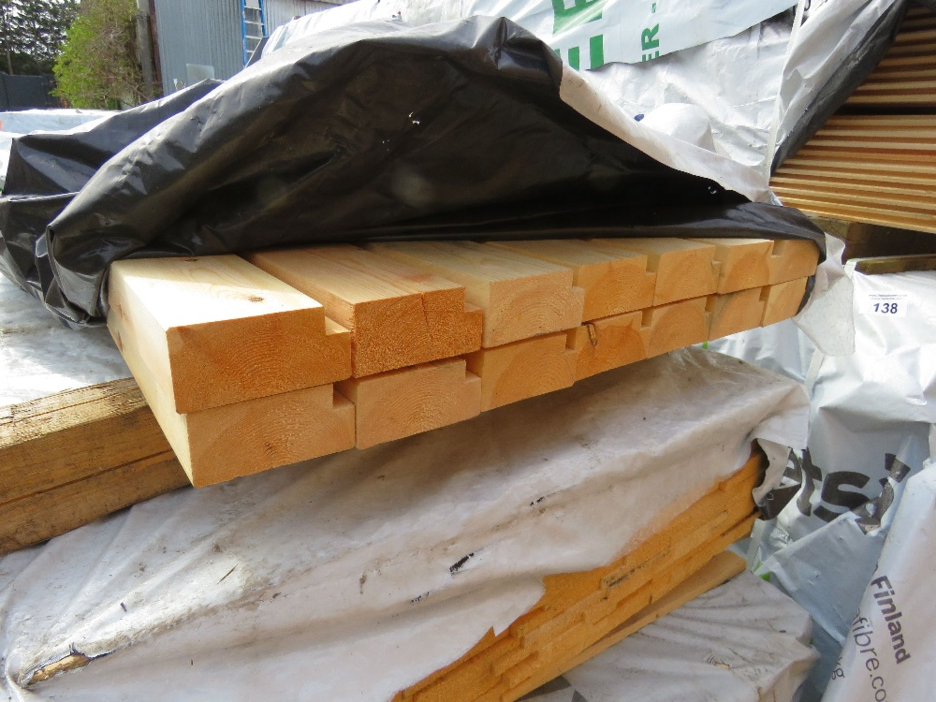 STACK OF 4 BUNDLES OF MIXED TIMBER FENCE CLADDING BOARDS. - Image 2 of 6