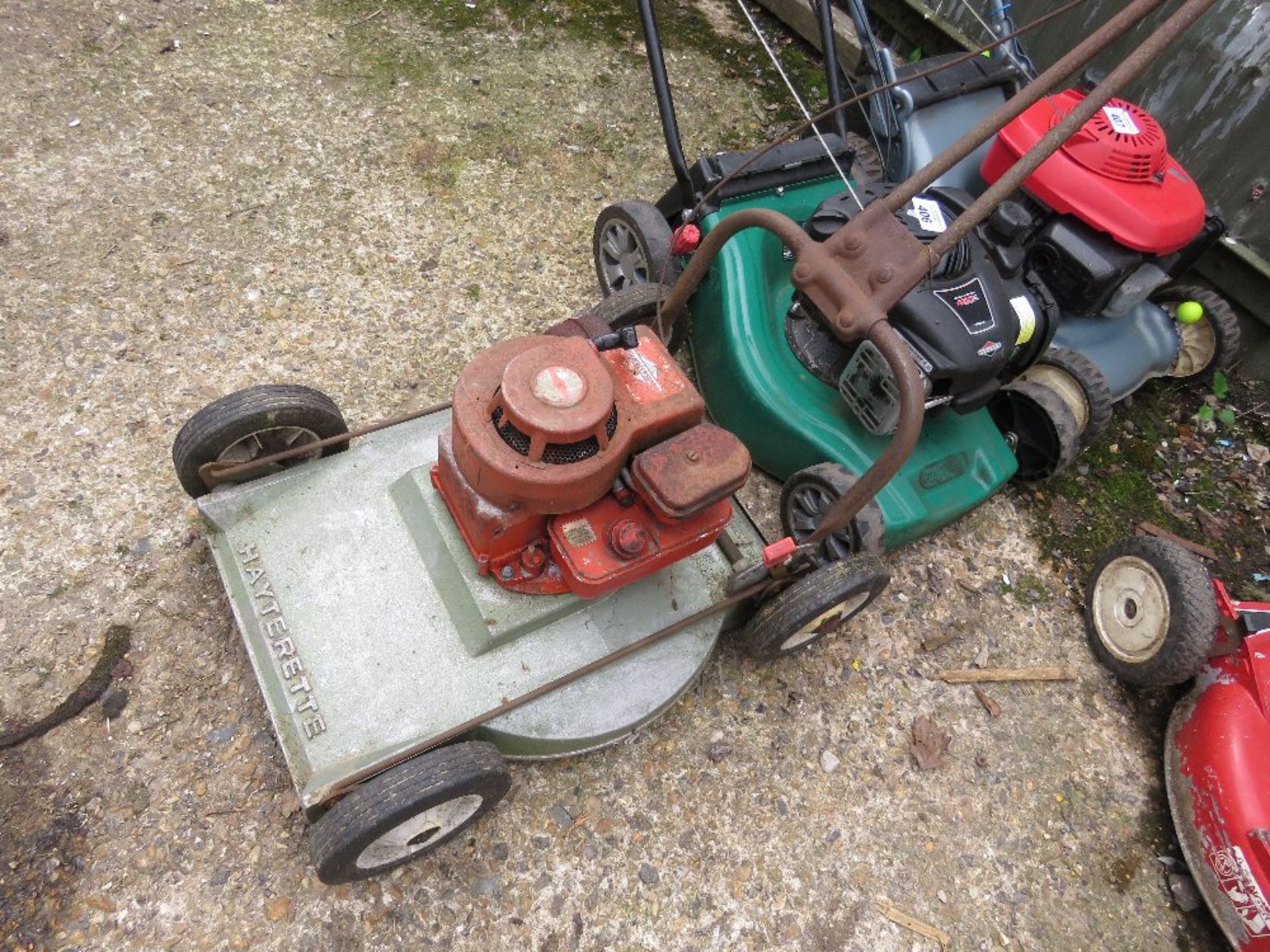 2 X PETROL ENGINED LAWNMOWERS. THIS LOT IS SOLD UNDER THE AUCTIONEERS MARGIN SCHEME, THEREFORE NO - Image 4 of 9