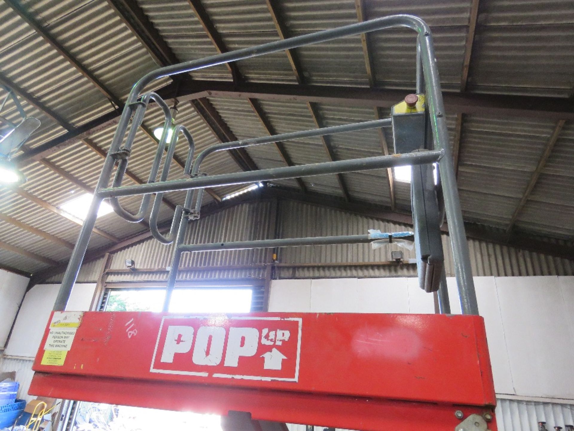 POPUP PUSH 6 PRO SCISSOR ACCESS LIFT. WHNE TESTED WAS SEEN TO LIFT AND LOWER.