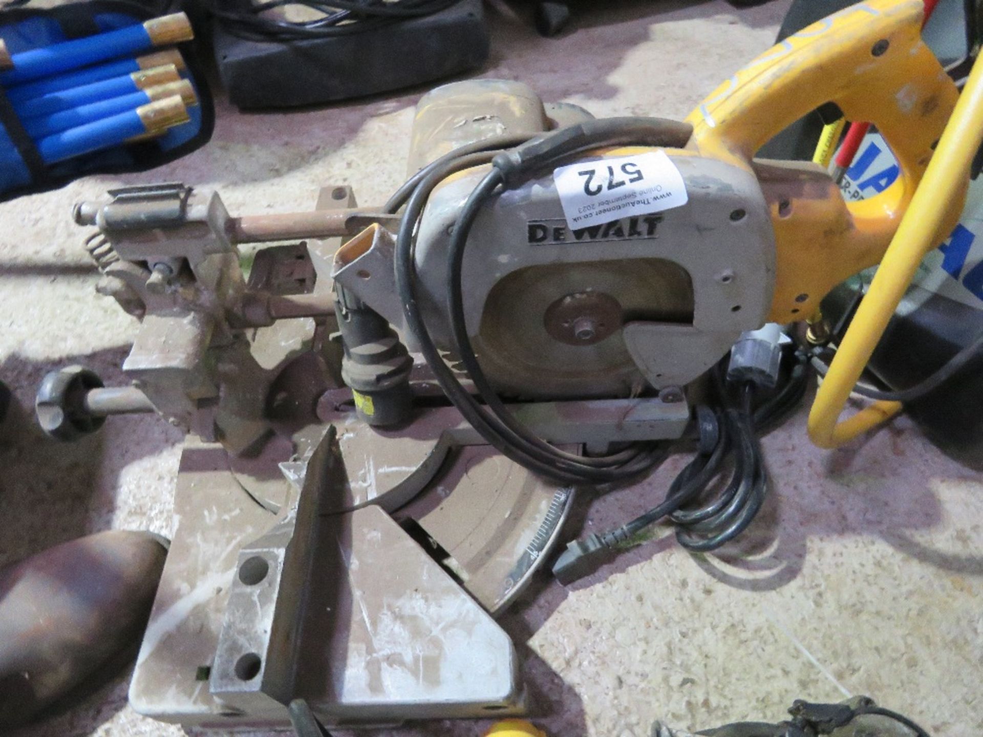 DEWALT MITRE SAW UNIT. THIS LOT IS SOLD UNDER THE AUCTIONEERS MARGIN SCHEME, THEREFORE NO VAT WIL - Image 2 of 3