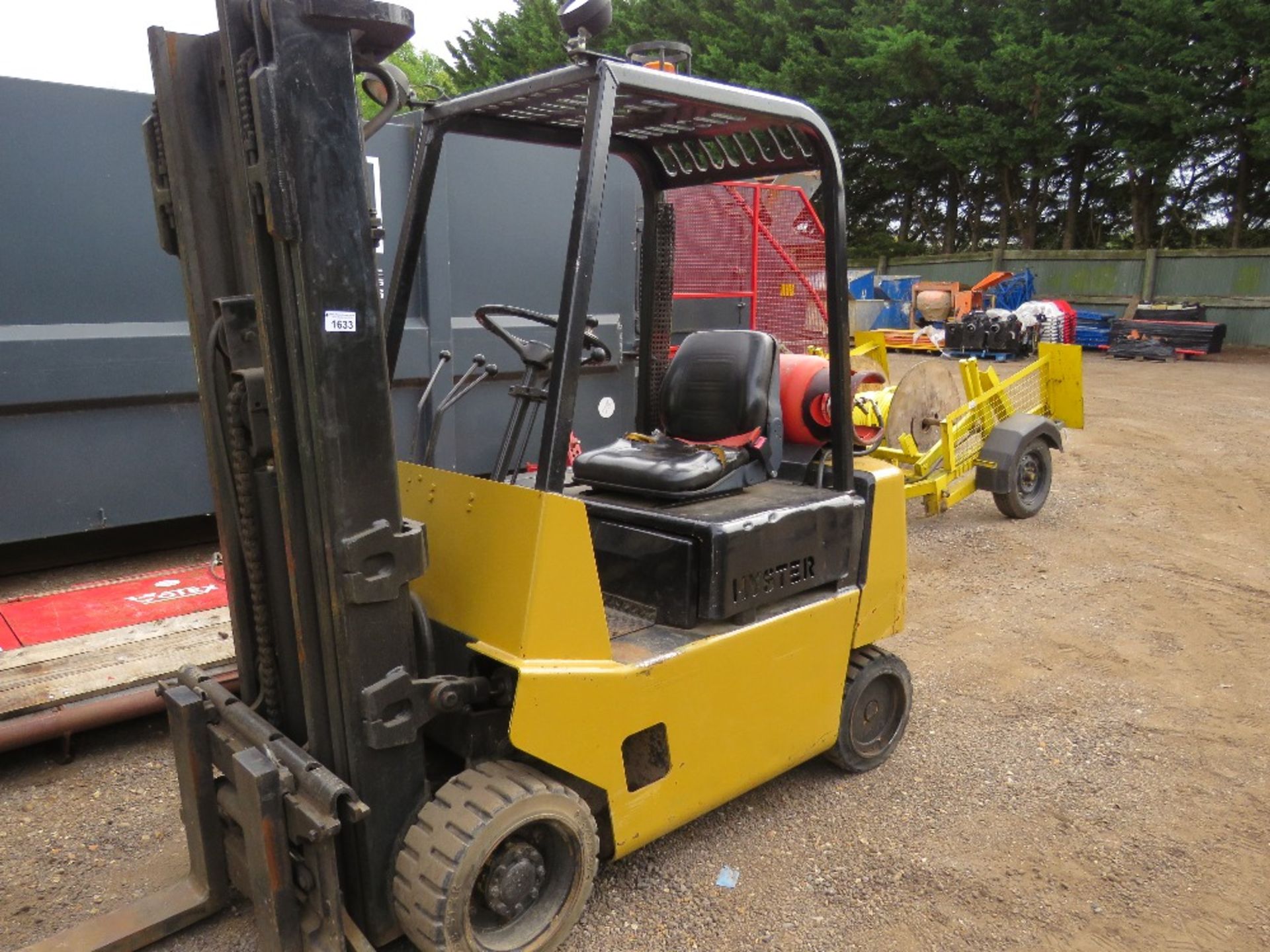 HYSTER GAS 2.5TONNE FORKLIFT TRUCK MODEL S2.50XL WITH CONTAINER SPEC MAST. WHEN TESTED WAS SEEN TO D - Image 2 of 13