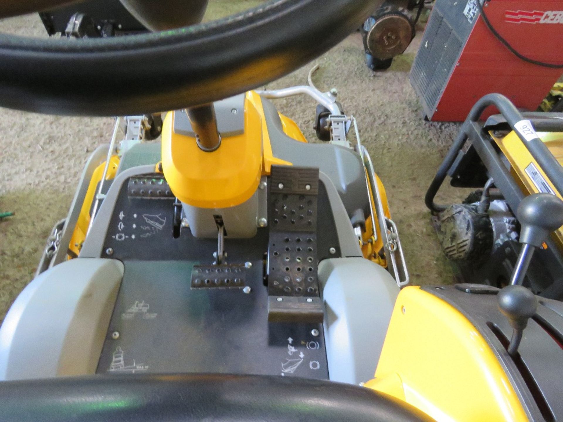STIGA PARK 520P RIDE ON MOWER WITH COMBI 100 DECK. 273 REC HRS, YEAR 2015. WHEN TESTED WAS SEEN TO D - Image 7 of 11