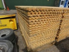 20no HIT AND MISS SLATTED FENCE PANELS: 1.83M LENGTH X 0.9M WIDTH APPROX. THIS LOT IS SOLD UNDER