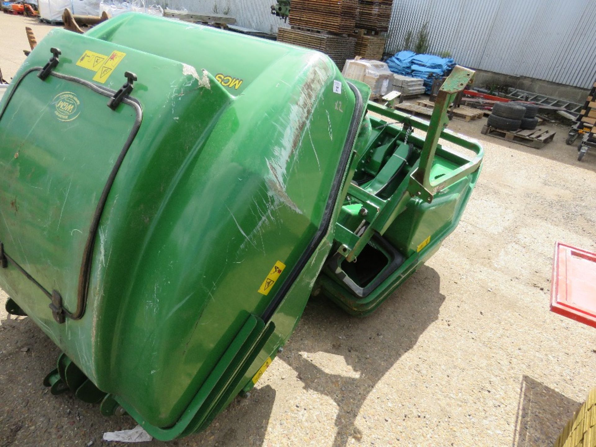 2NO JOHN DEERE MCS600 HIGH DISCHARGE REAR COLLECTORS.