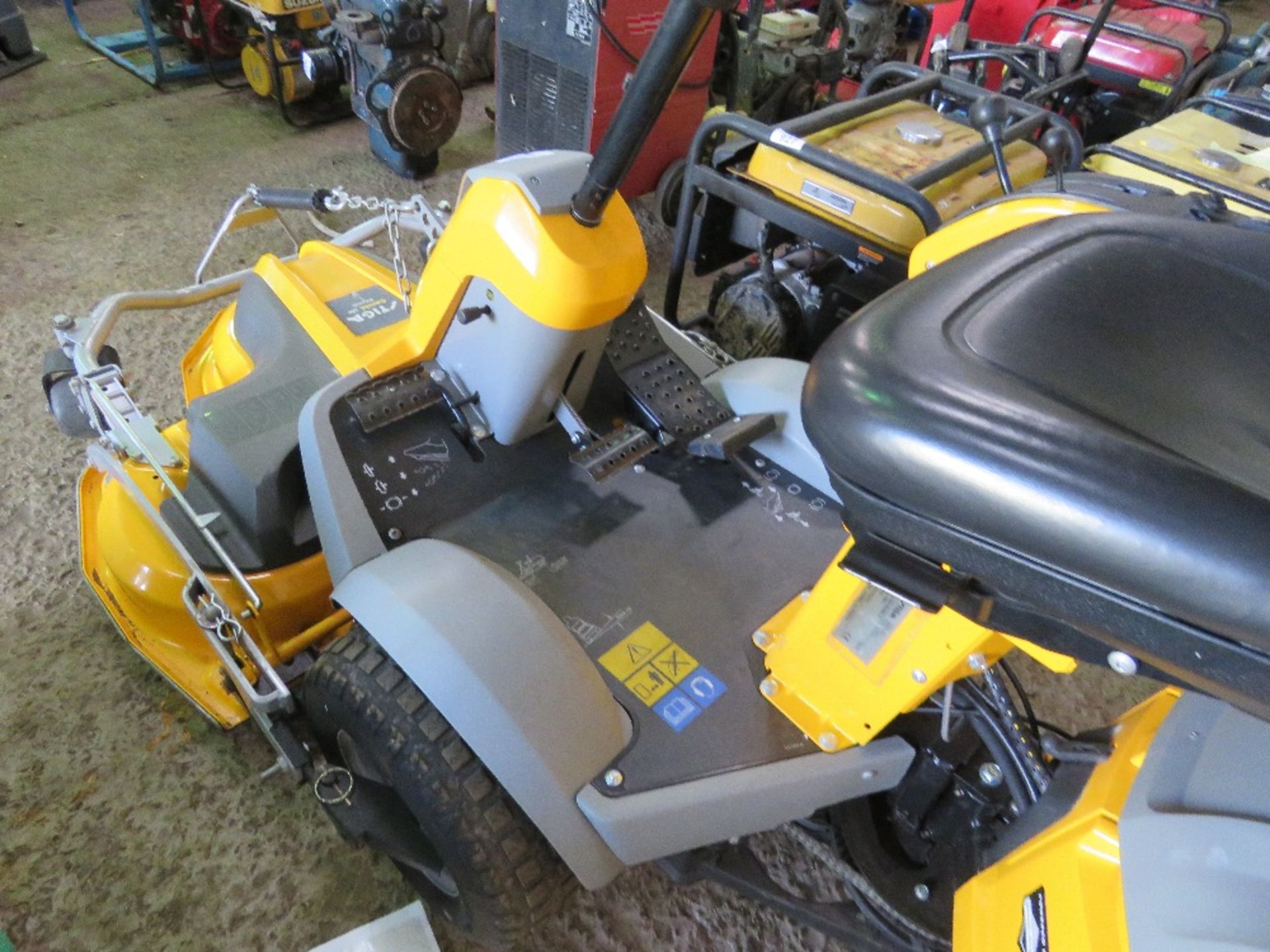 STIGA PARK 520P RIDE ON MOWER WITH COMBI 100 DECK. 273 REC HRS, YEAR 2015. WHEN TESTED WAS SEEN TO D - Image 5 of 11