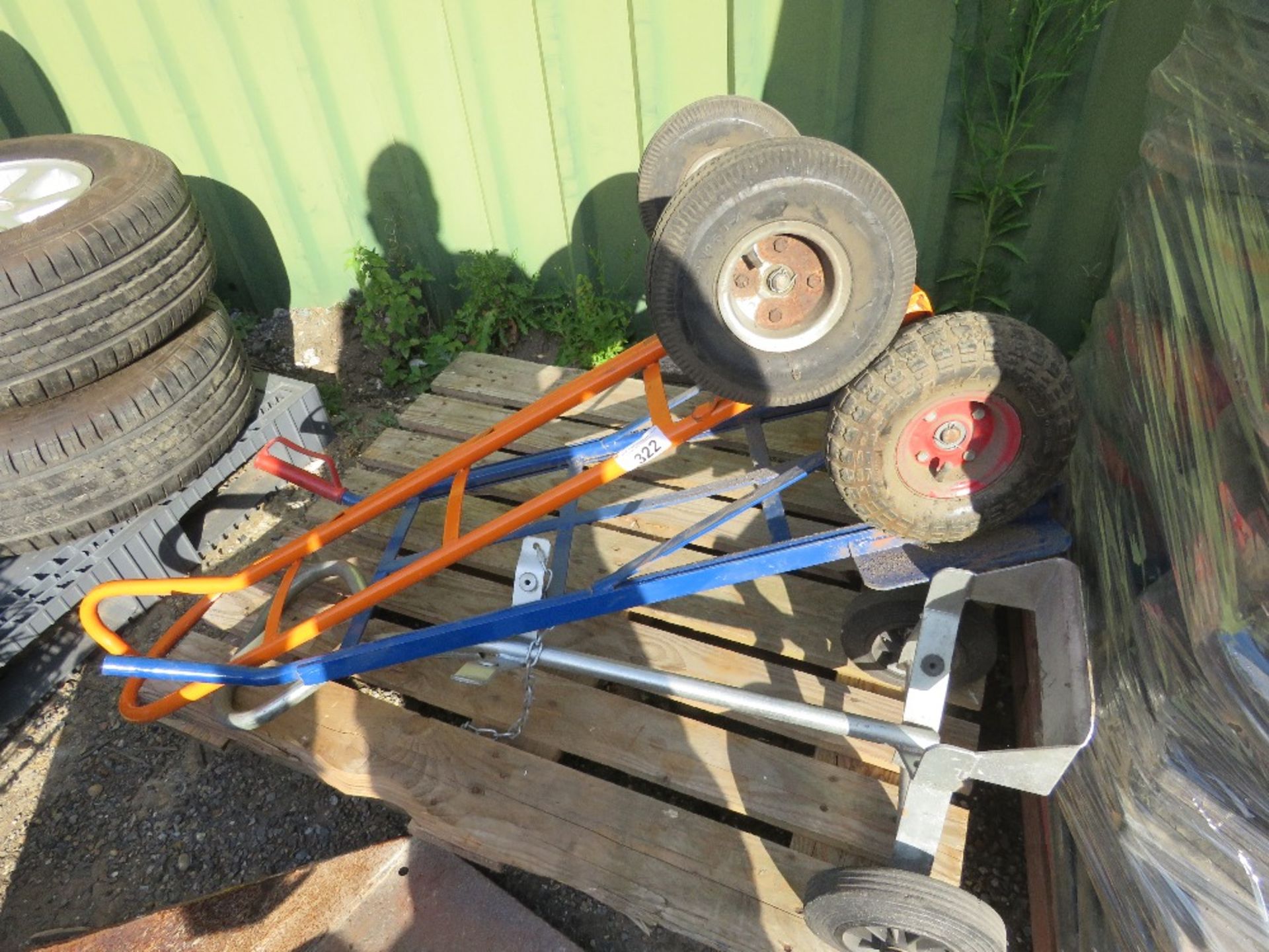 3 X ASSORTED SACKBARROWS. THIS LOT IS SOLD UNDER THE AUCTIONEERS MARGIN SCHEME, THEREFORE NO VAT