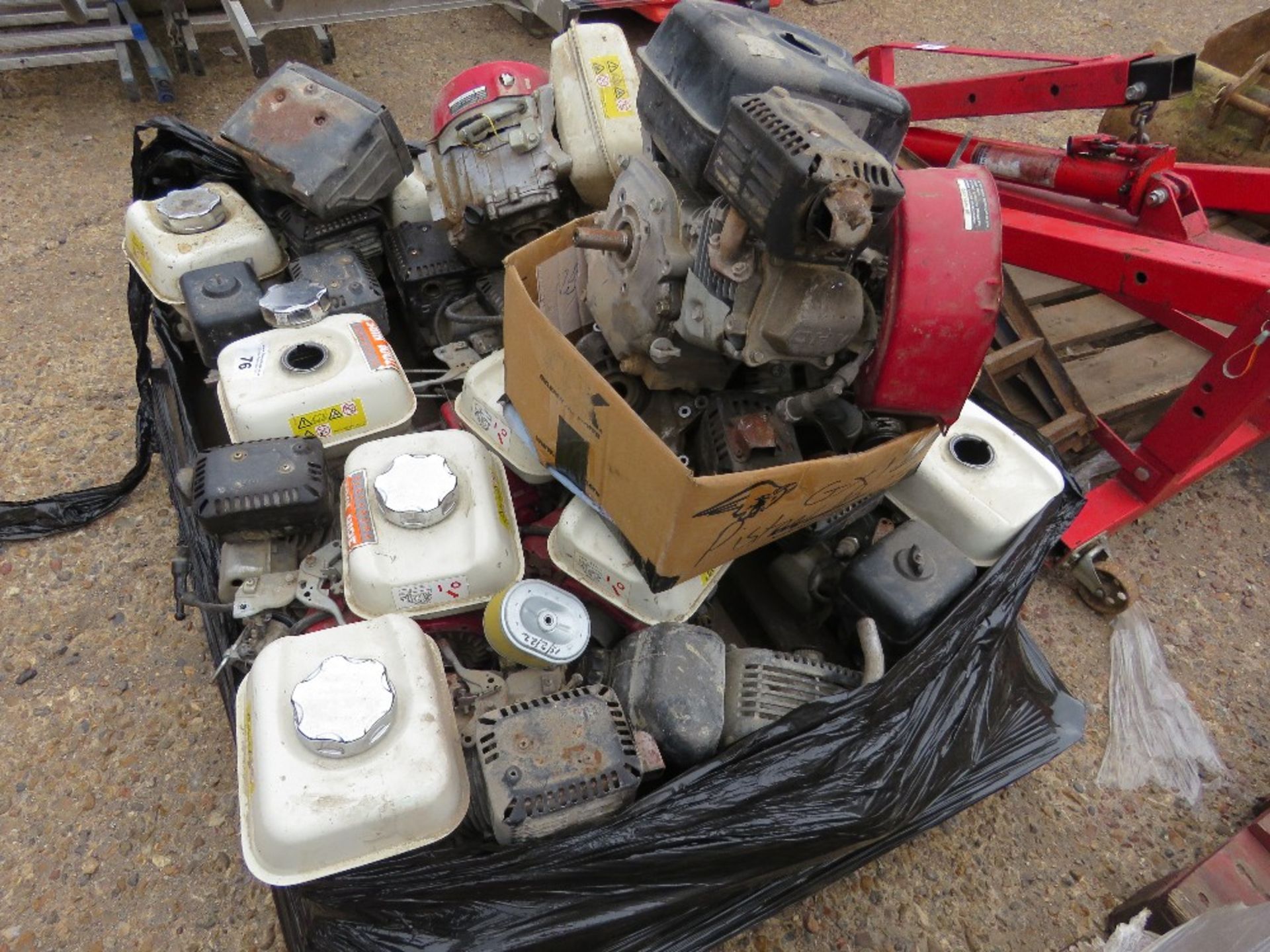 PALLET OF HONDA TYPE ENGINES. THIS LOT IS SOLD UNDER THE AUCTIONEERS MARGIN SCHEME, THEREFORE NO - Image 2 of 8