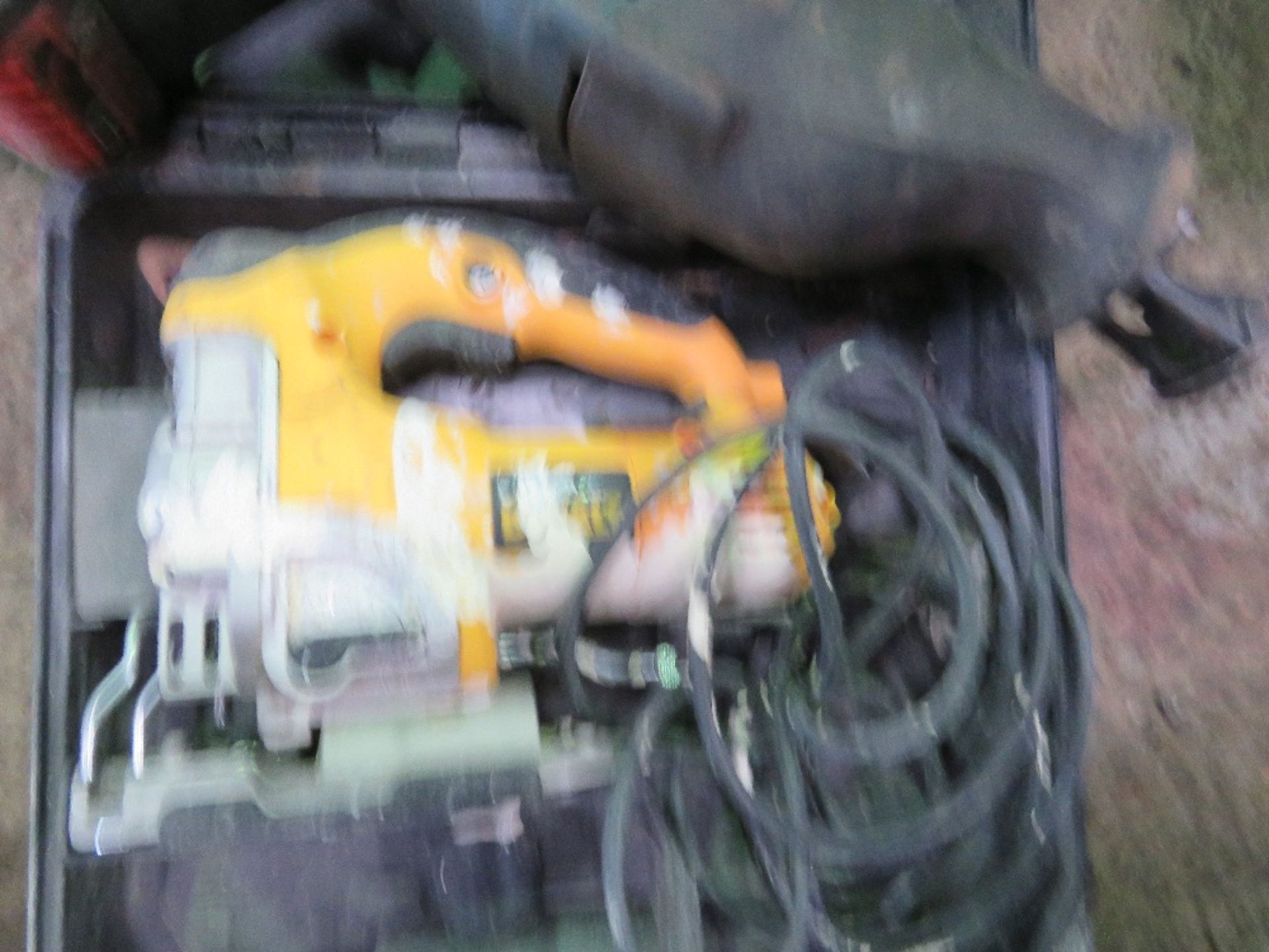 4 X POWER TOOLS: JIGSAW, CIRCULAR SAW, SDS BATTERY DRILL, BATTERY RECIP SAW. THIS LOT IS SOLD UND - Image 3 of 4