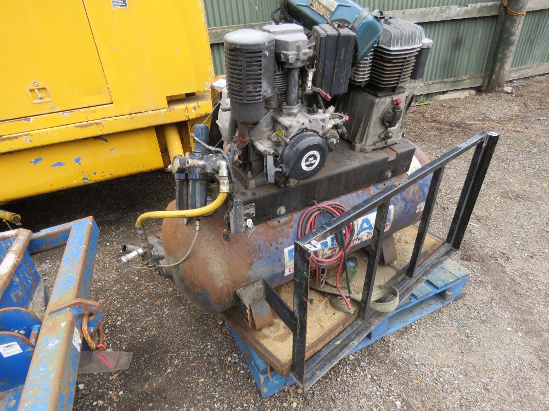PSIBAR ROBIN ENGINED COMPRESSOR WITH VAN MOUNTING FRAME. SUITABLE FOR TYRE FITTER ETC. SEEN RUNNING - Image 3 of 7