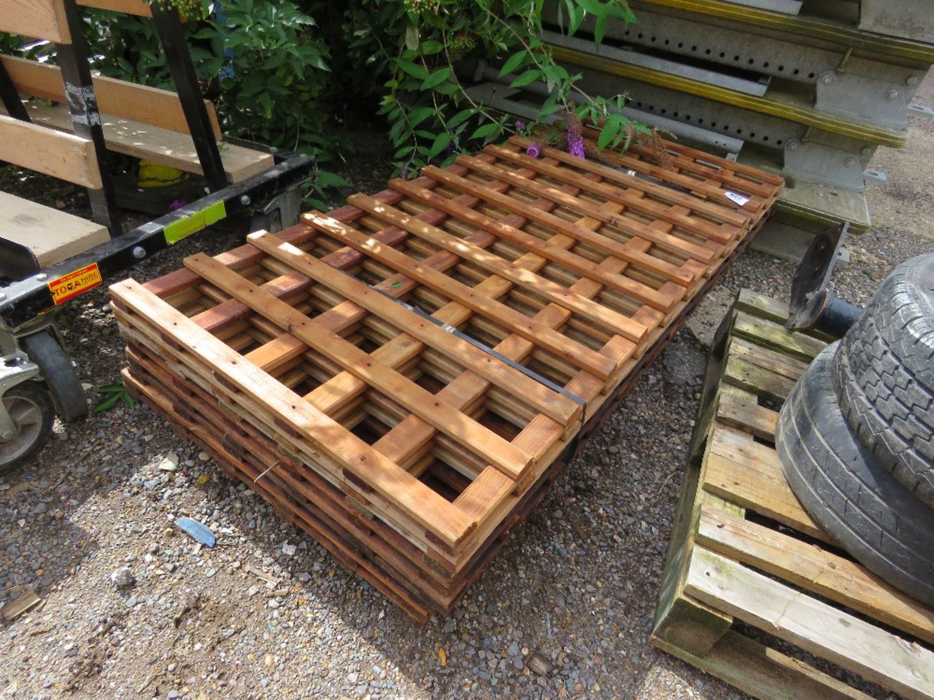 STACK OF 8NO WOODEN TRELLIS PANELS 1.68M X 0.72M APPROX. THIS LOT IS SOLD UNDER THE AUCTIONEERS M - Image 2 of 5