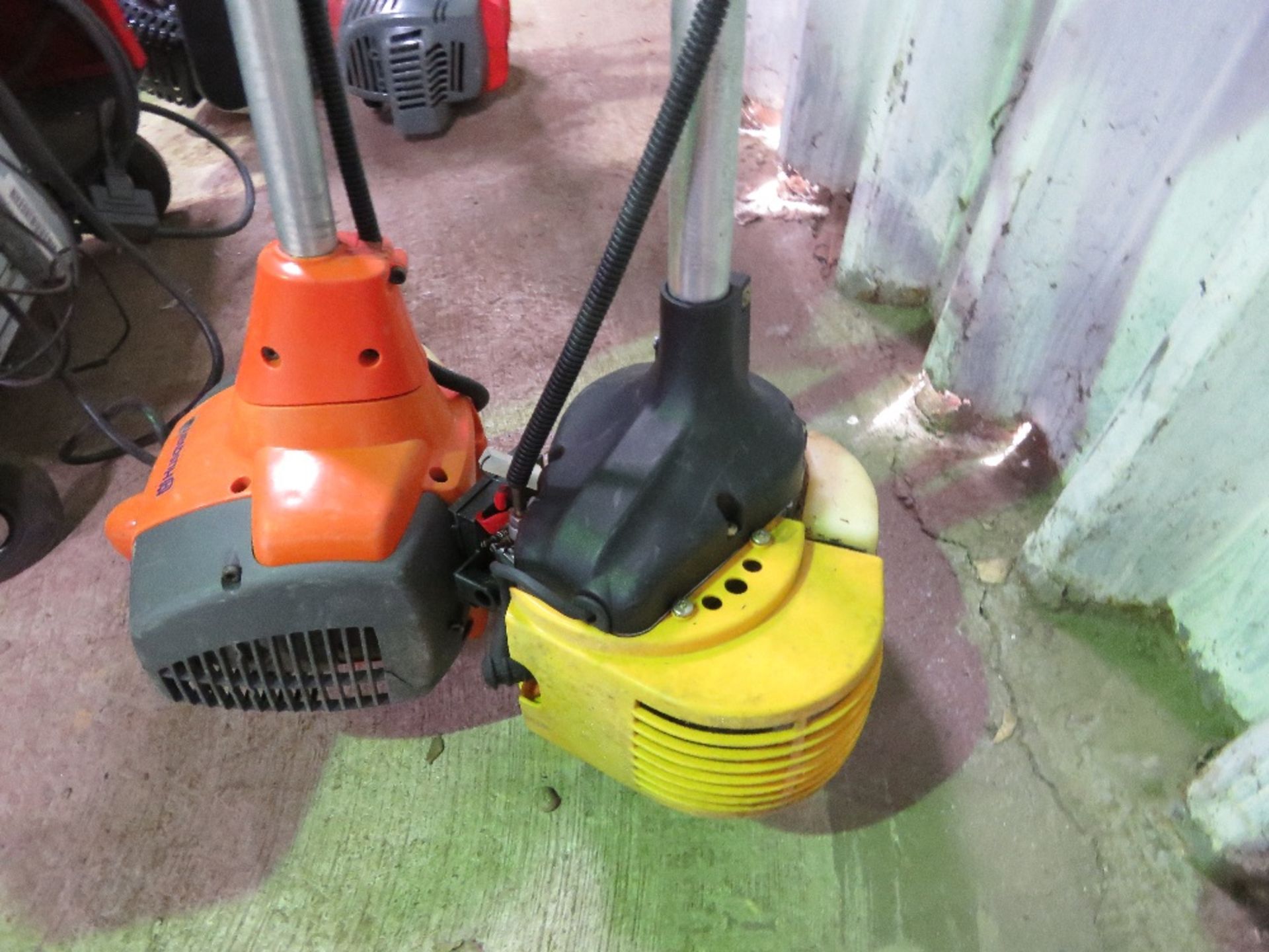 2 X PETROL ENGINED STRIMMERS. THIS LOT IS SOLD UNDER THE AUCTIONEERS MARGIN SCHEME, THEREFORE NO - Image 6 of 6