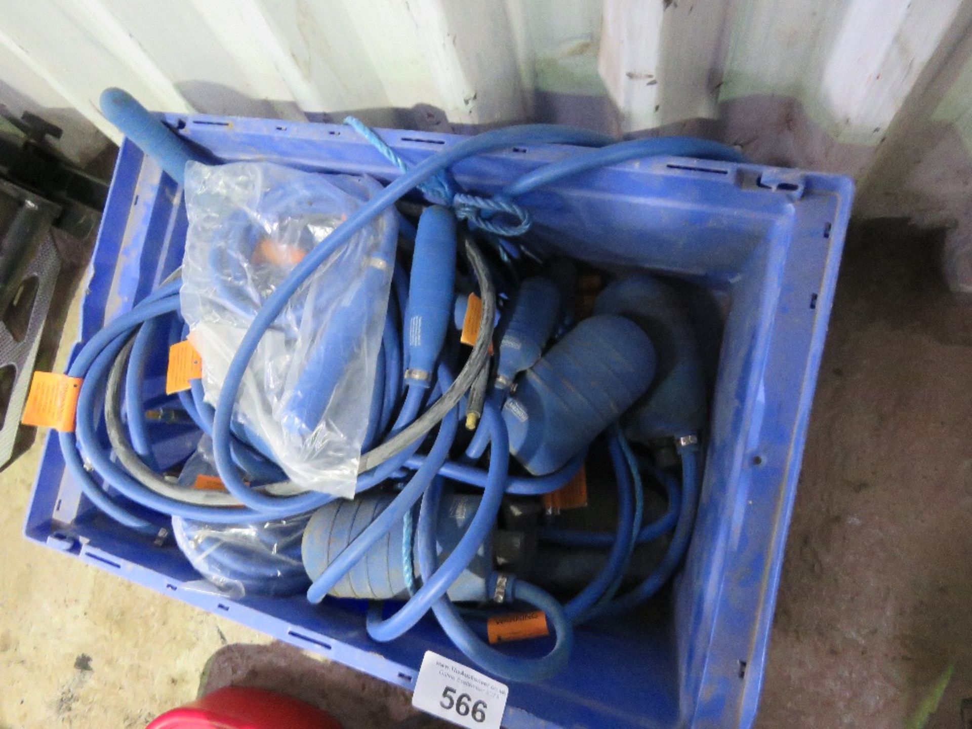 BOX OF ASSORTED INFLATABLE DRAIN TEST BUNGS ETC. THIS LOT IS SOLD UNDER THE AUCTIONEERS MARGIN SC