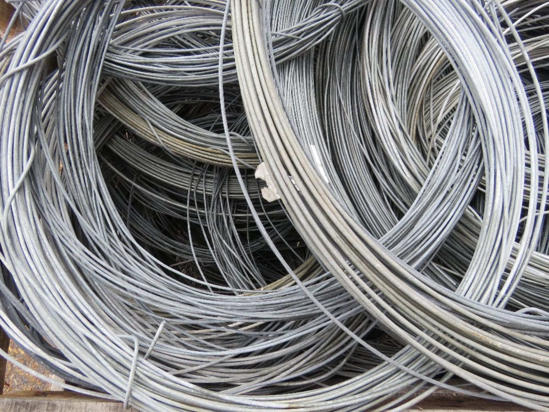 ASSORTED GALVANISED FENCING WIRE 2.5/3.5MM. - Image 4 of 6