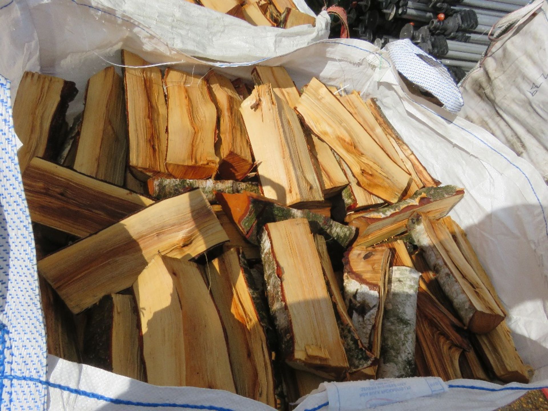 2 X BULK BAGS OF FIREWOOD LOGS, MAINLY SILVER BIRCH. THIS LOT IS SOLD UNDER THE AUCTIONEERS MARGI - Image 3 of 4