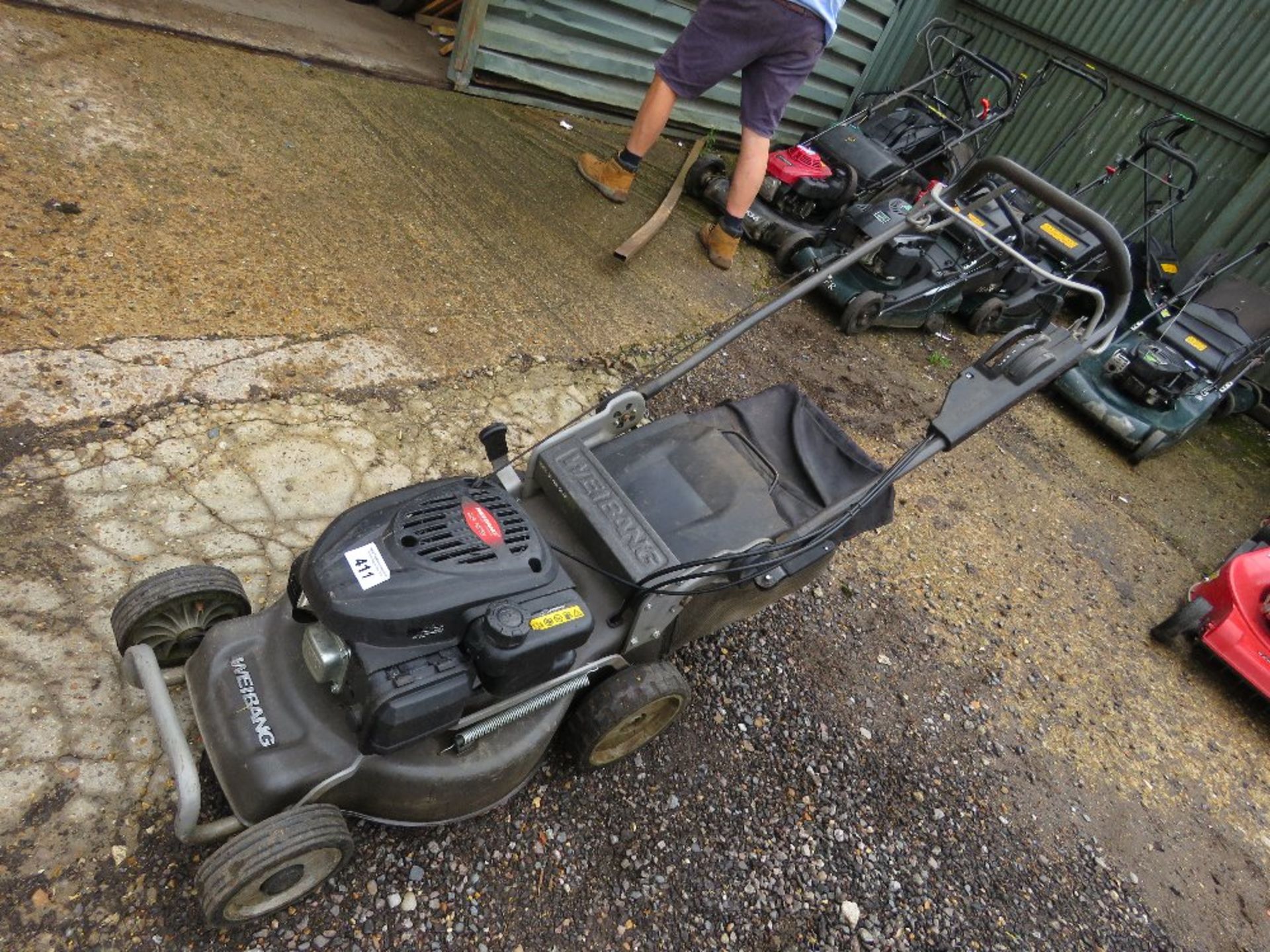 WEIBANG VIRTUE LAWNMOWER WITH COLLECTOR. DIRECT FROM LOCAL LANDSCAPE COMPANY WHO ARE CLOSING A DEPOT - Image 2 of 3