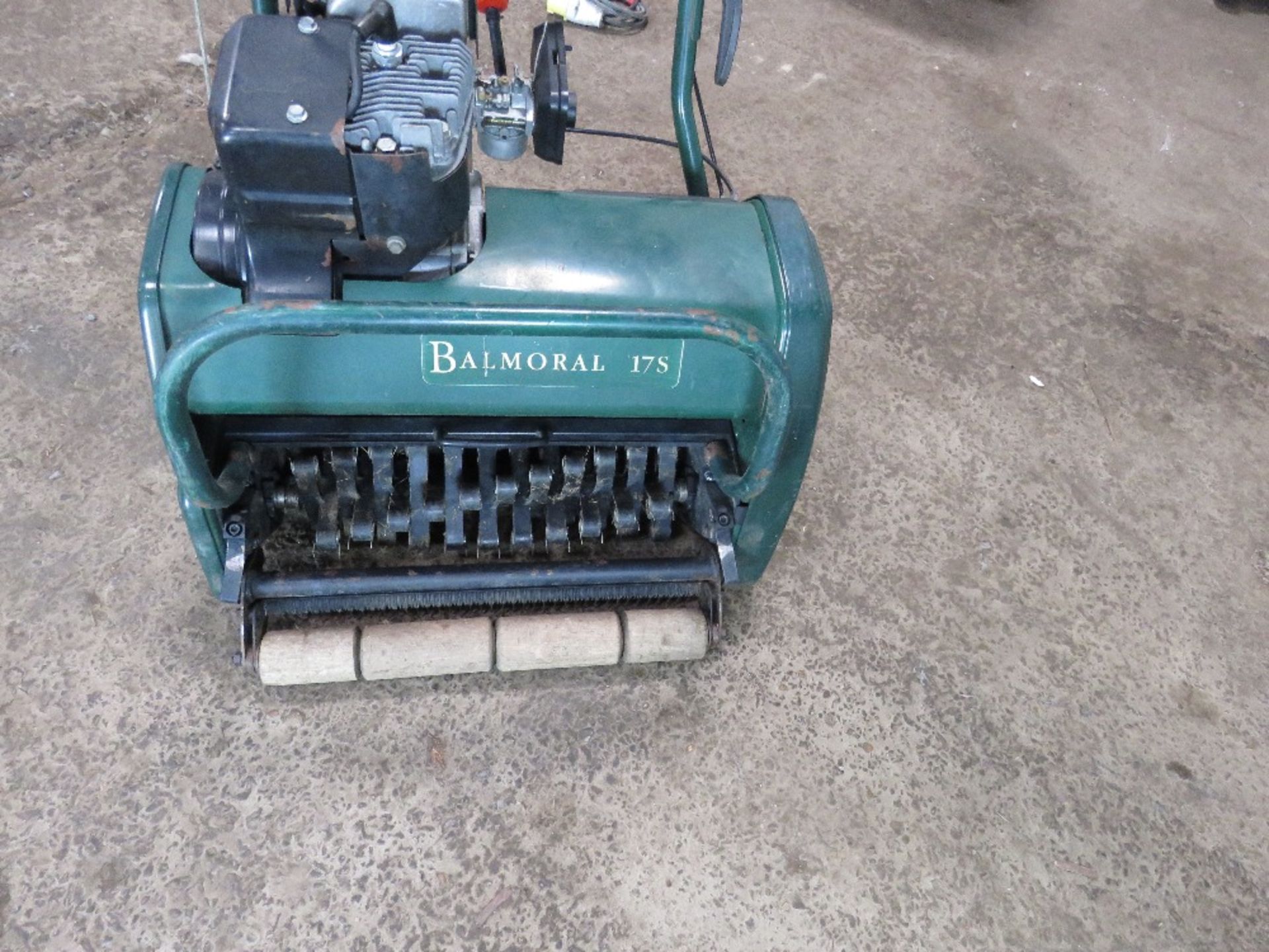 CYLINDER MOWER WITH RAKING / DE-THATCHING ATTACHMENT. - Image 3 of 4