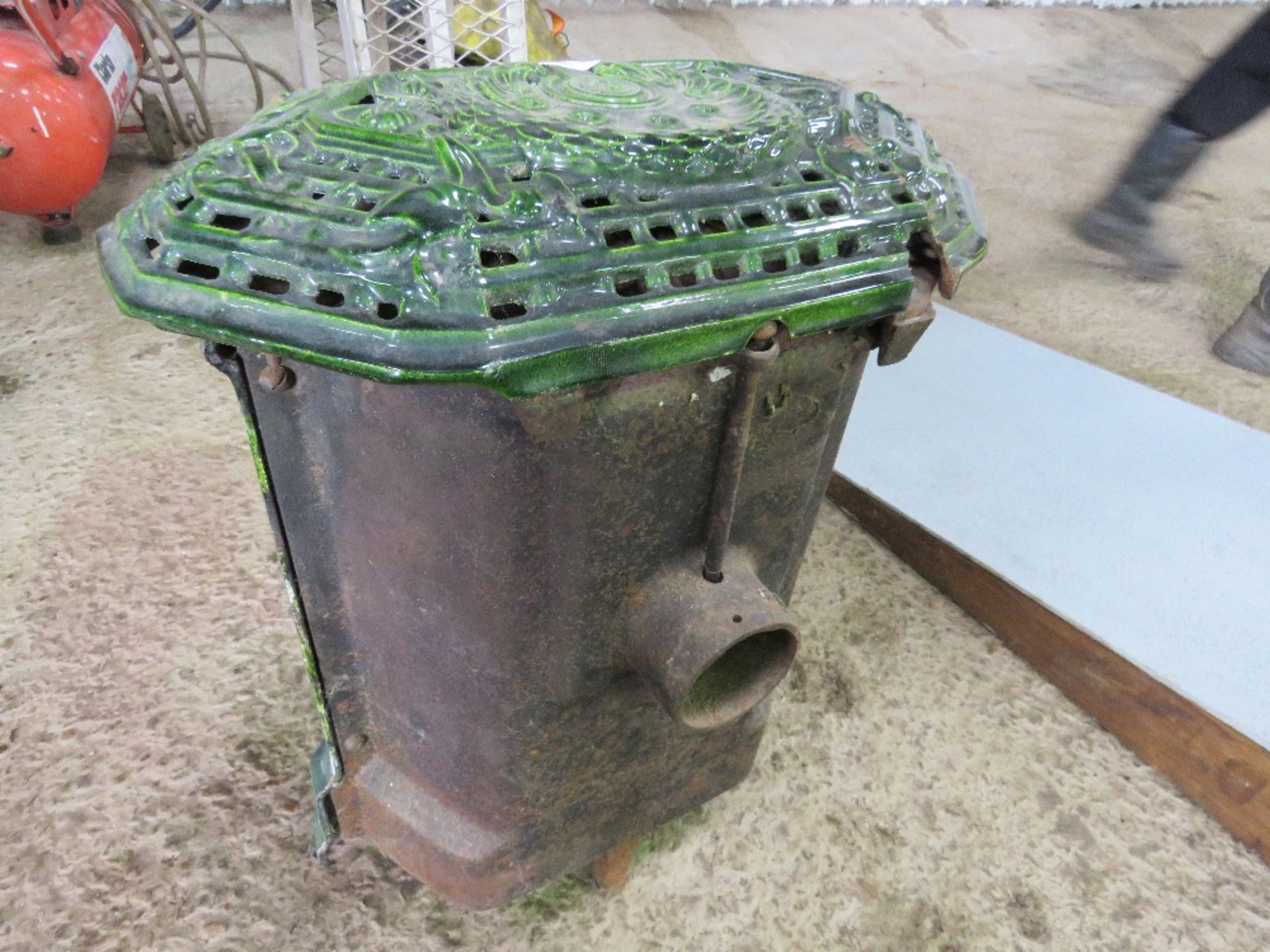 GREEN ENAMELLED CAST IRON STOVE. - Image 2 of 3